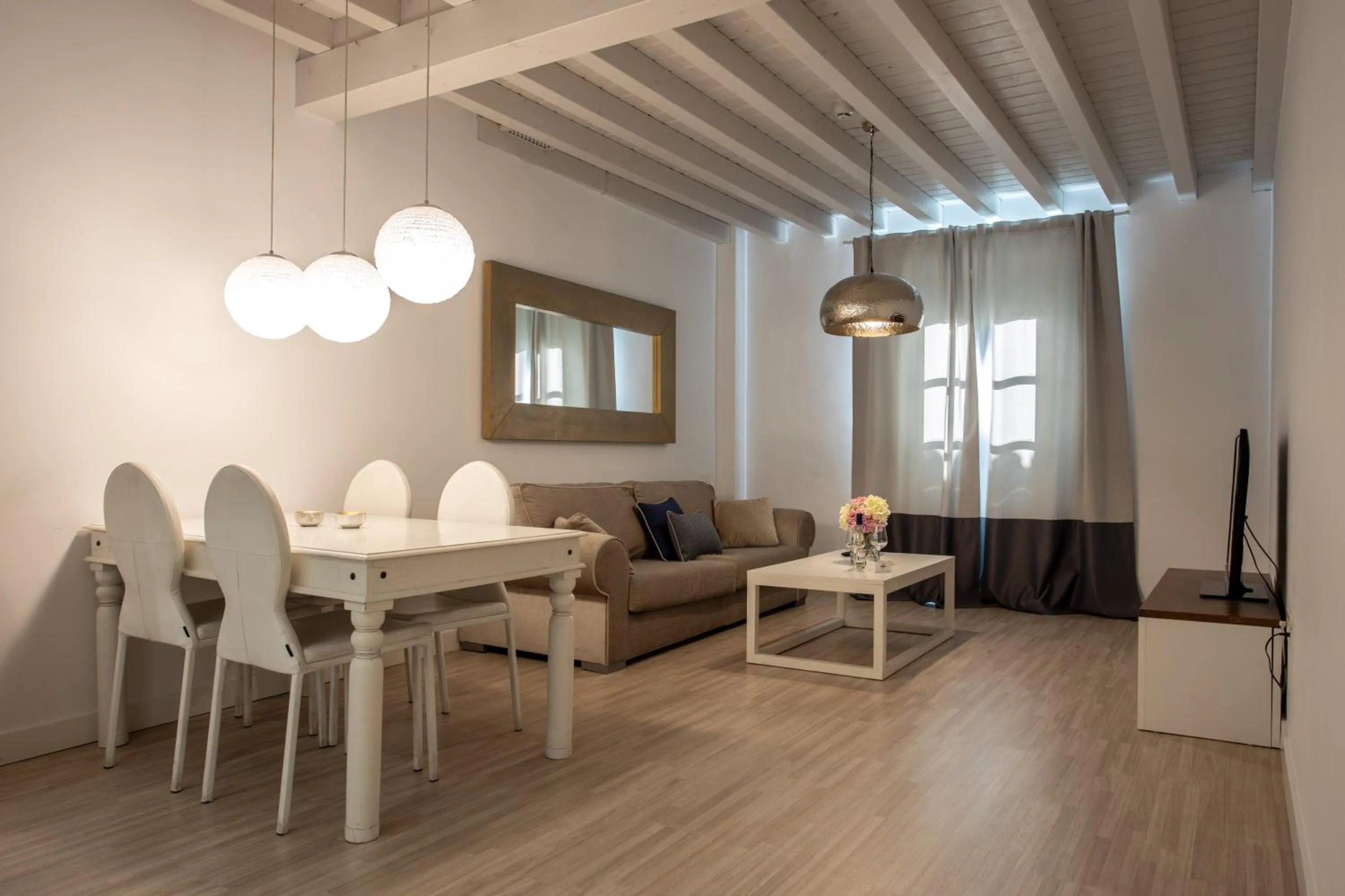 Living room in Palacio Cabrera - Lillo