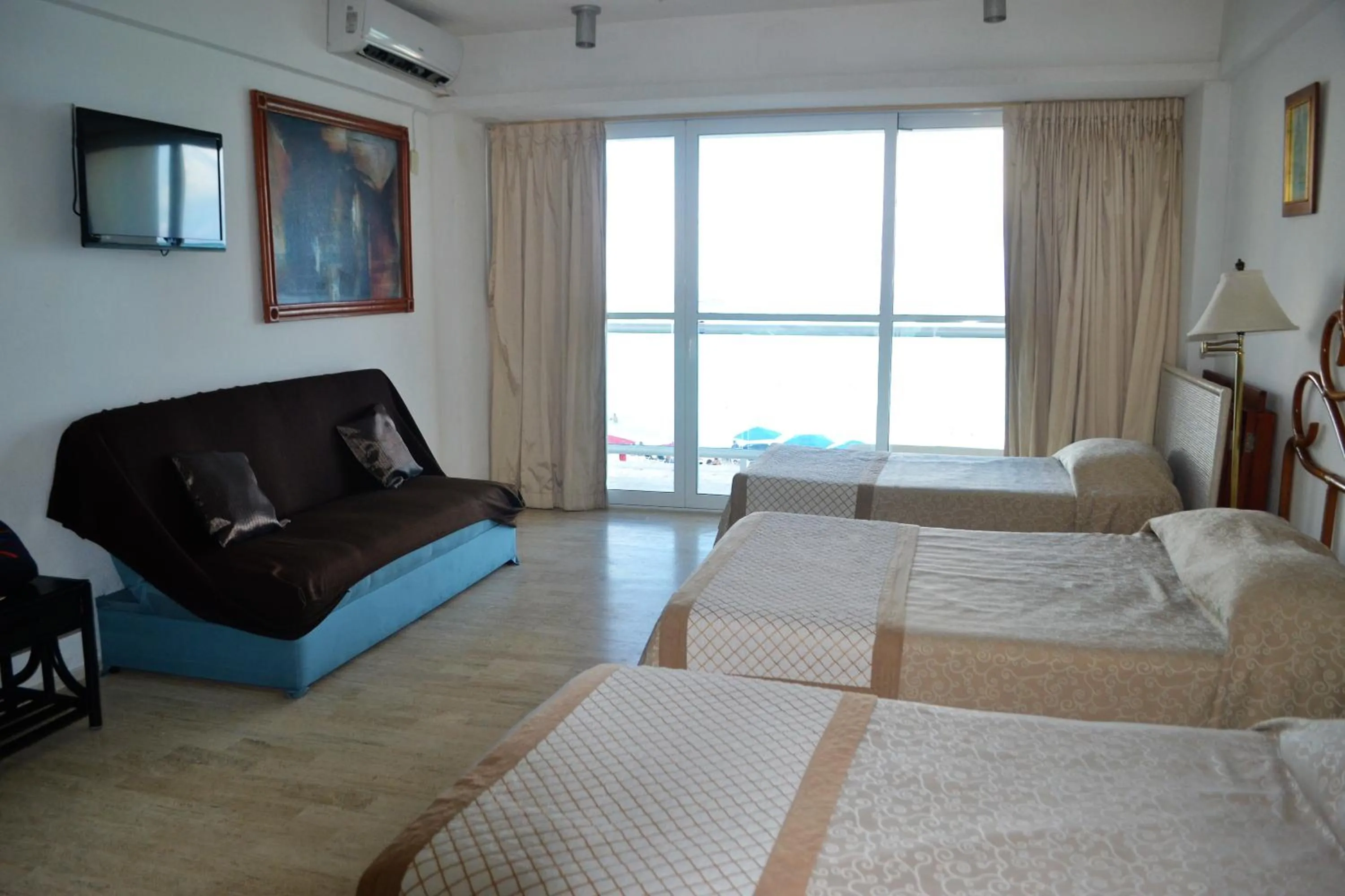 Living room, Bed in Salvia Condominio