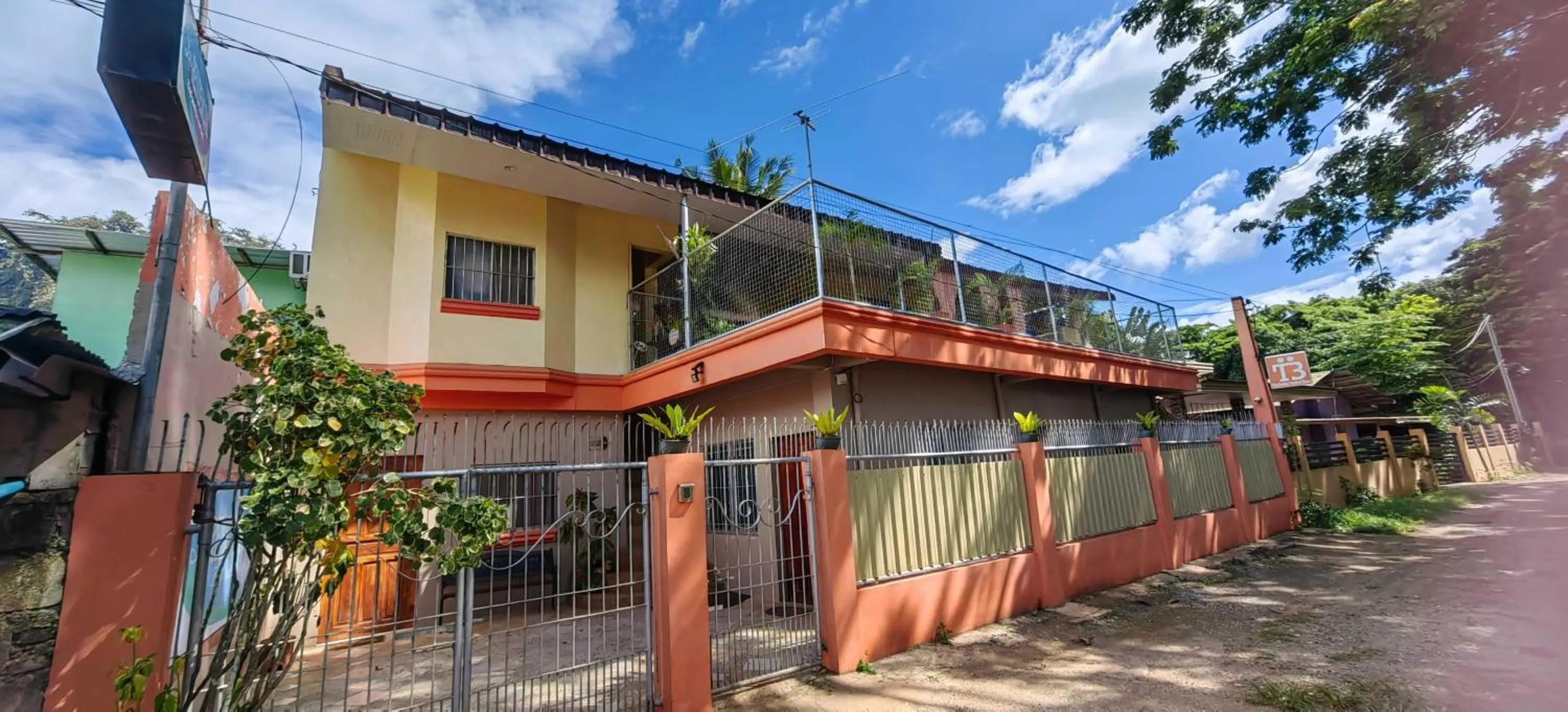 Facade/entrance in Las Residencias Bed and Breakfast