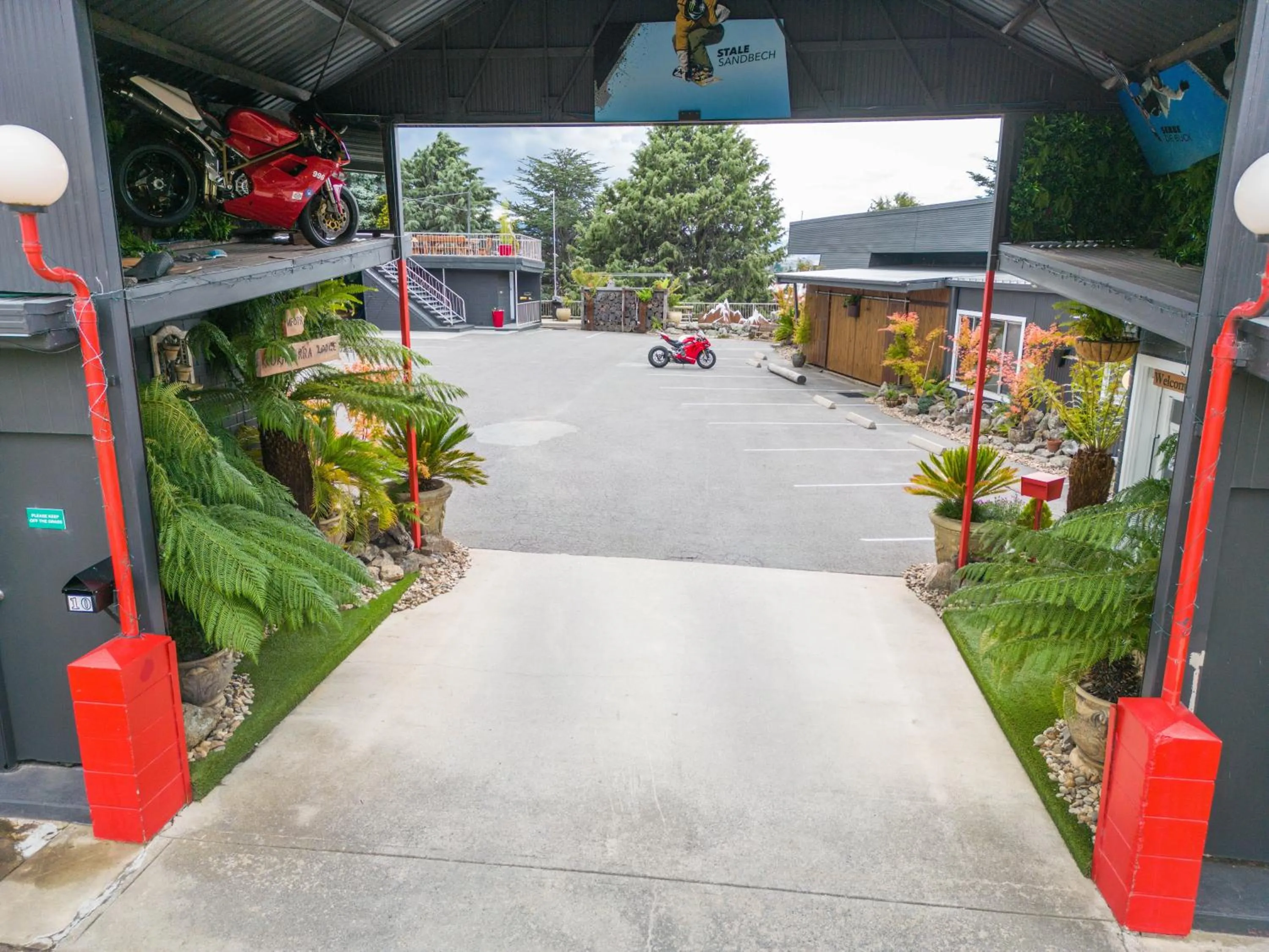 Facade/entrance in Kookaburra Lodge