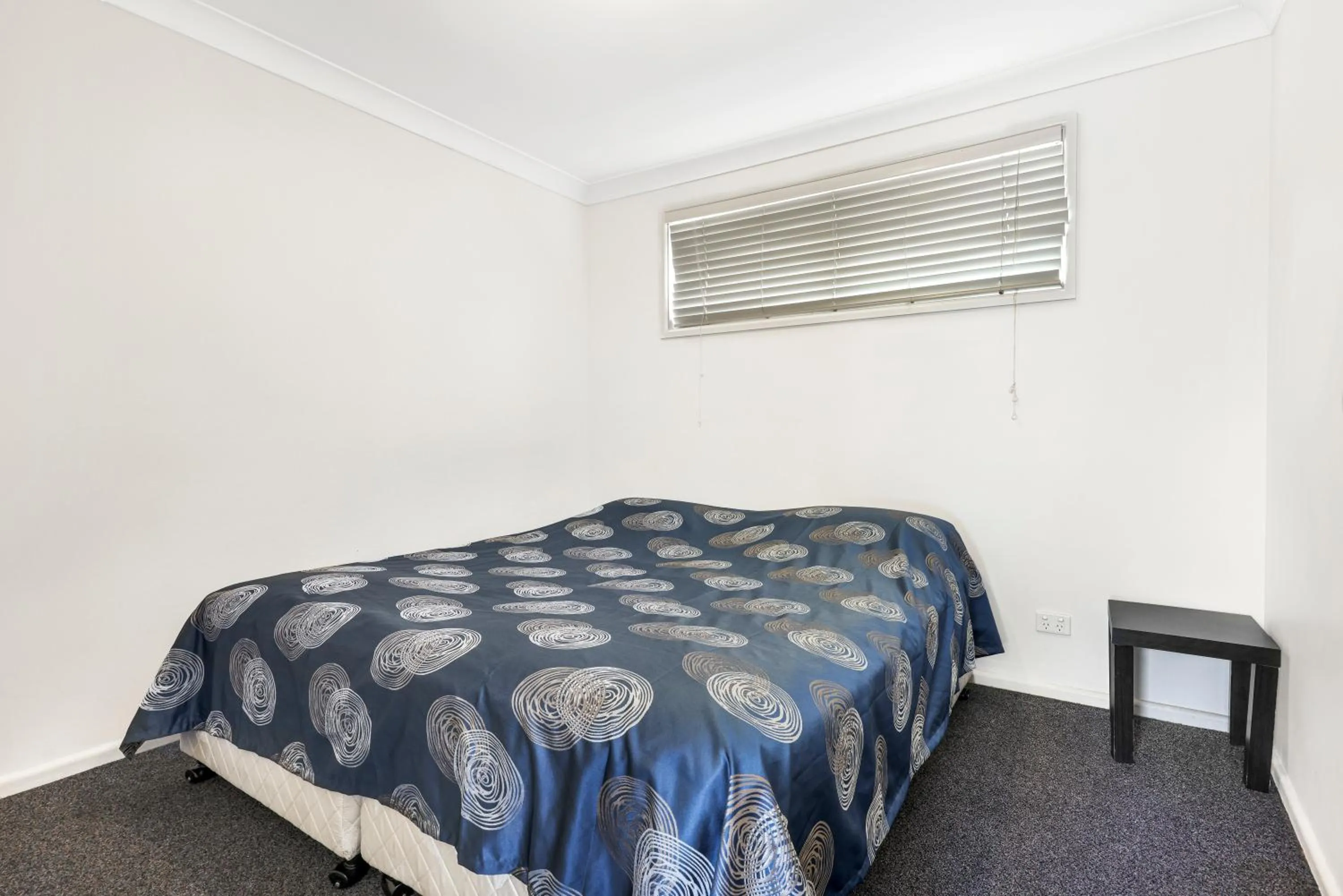 Bed in Tamworth Lodge Motel