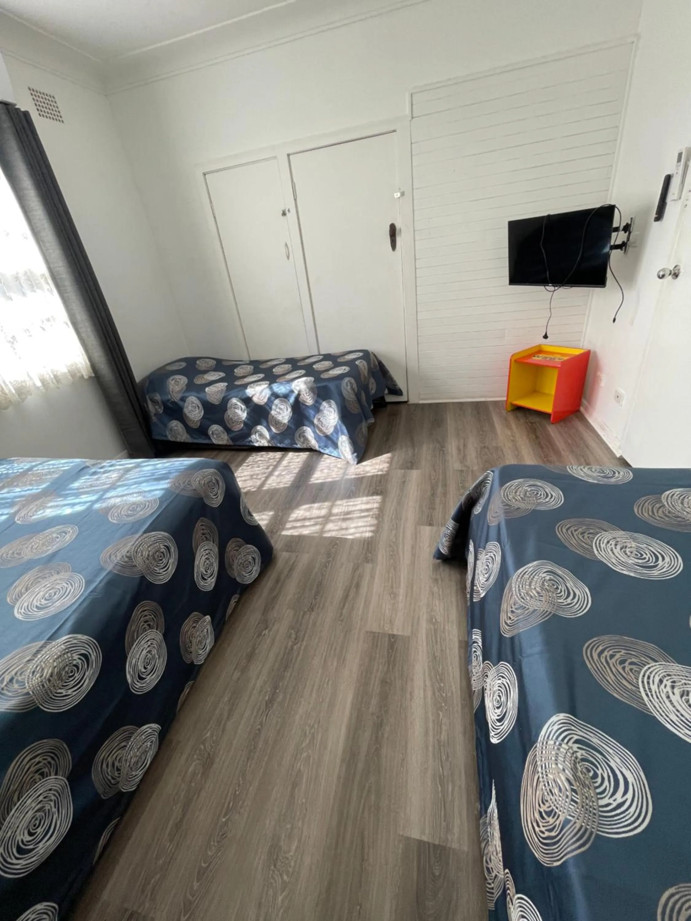 Bed in Tamworth Lodge Motel