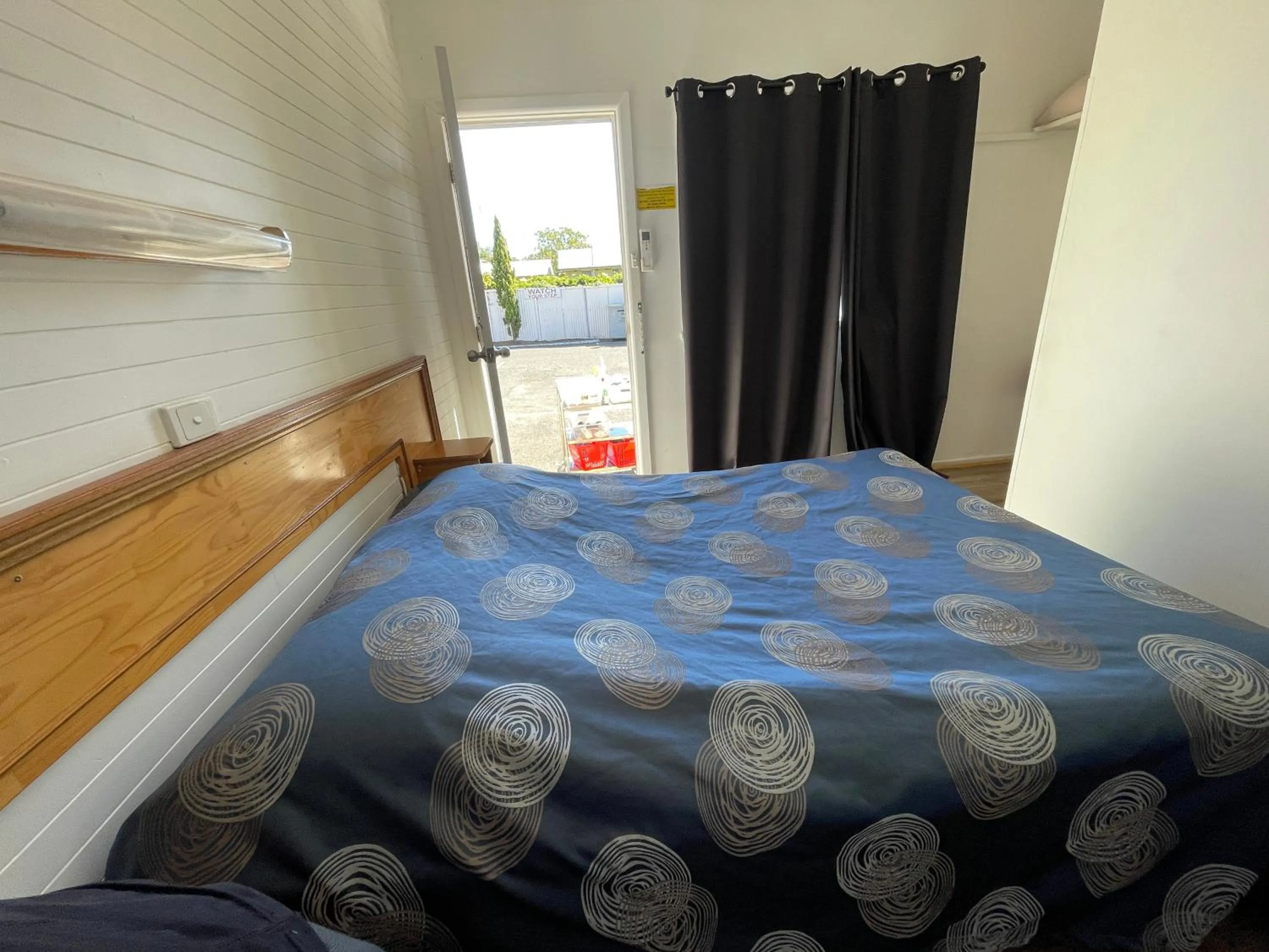 Bed in Tamworth Lodge Motel