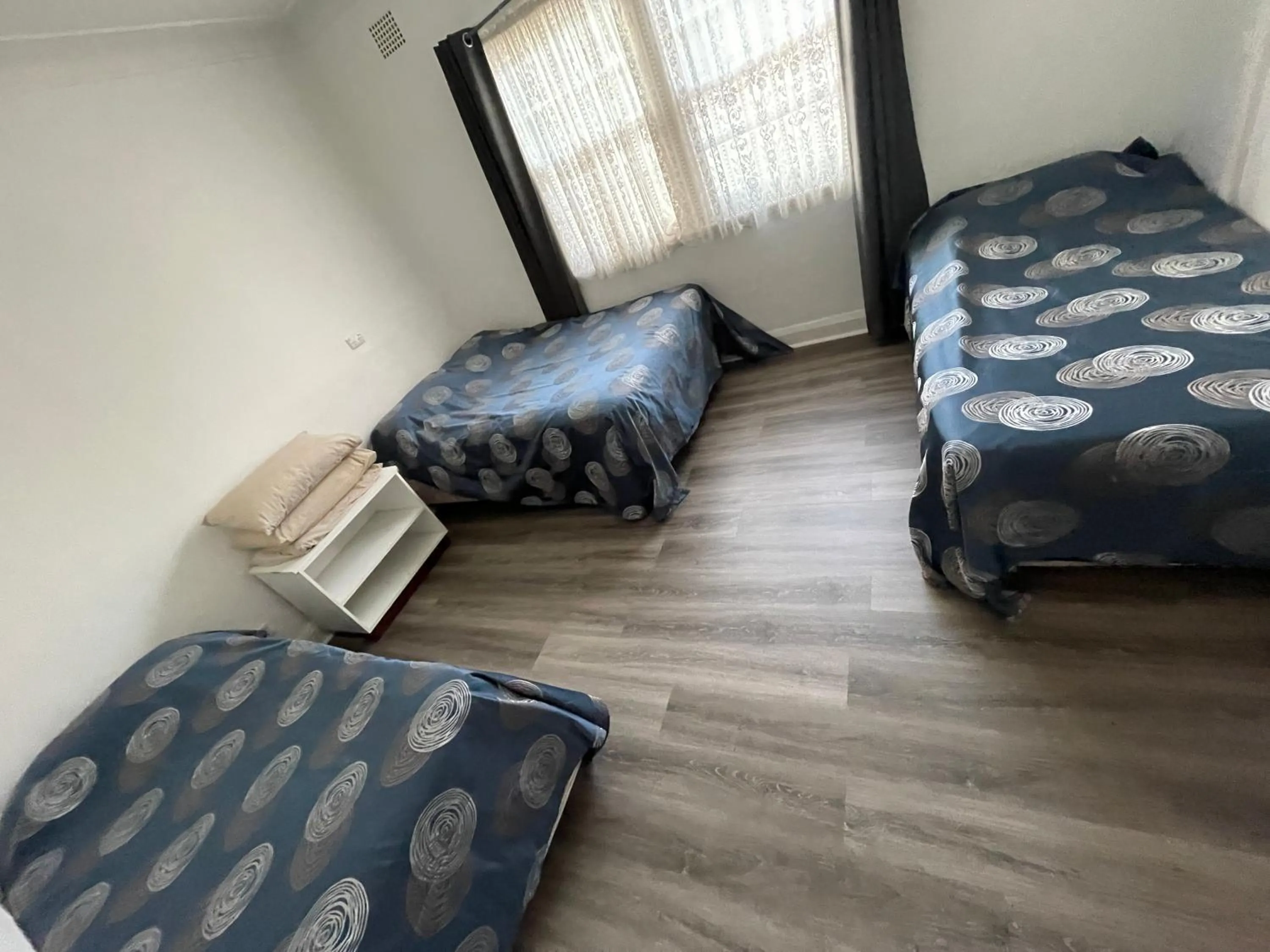 Bed in Tamworth Lodge Motel