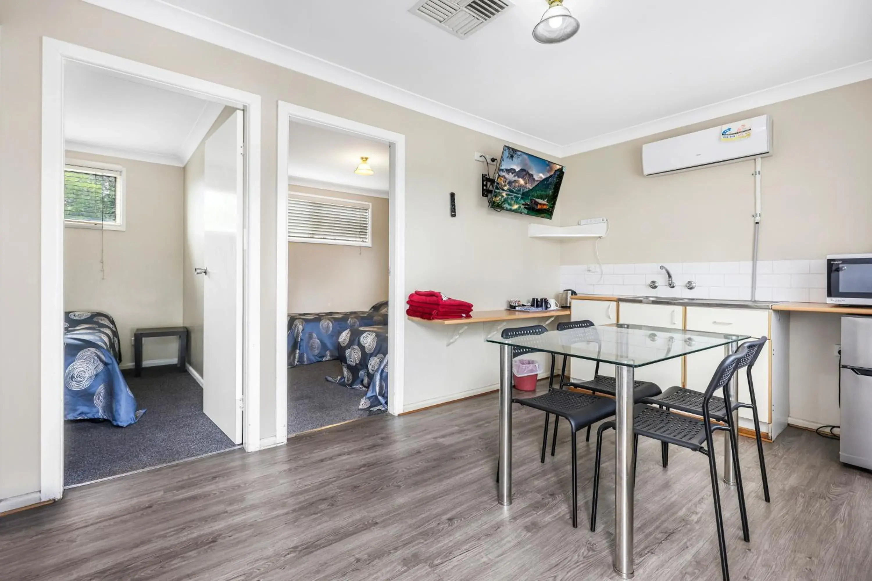 Deluxe Two-Bedroom Apartment - Pet Friendly in Tamworth Lodge Motel Deluxe Two-Bedroom Apartment - Pet Friendly in Tamworth Lodge Motel