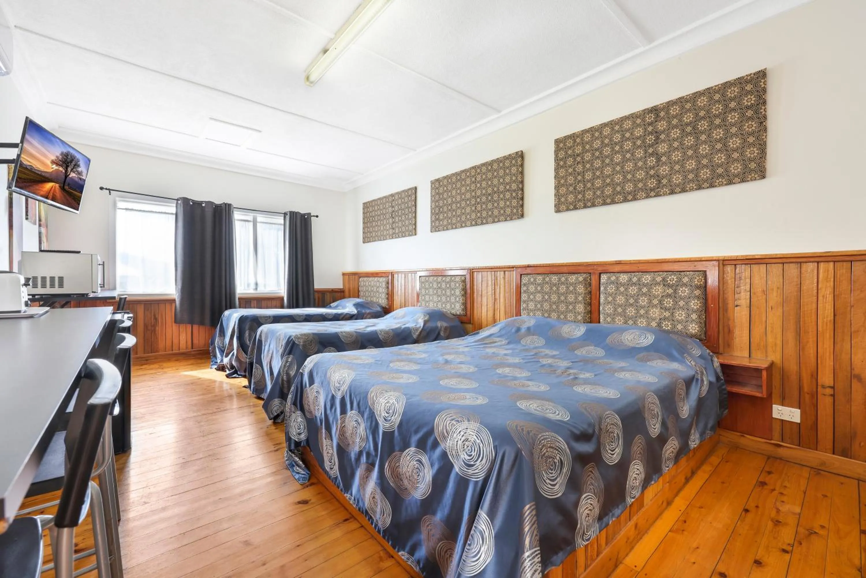 Bed in Tamworth Lodge Motel