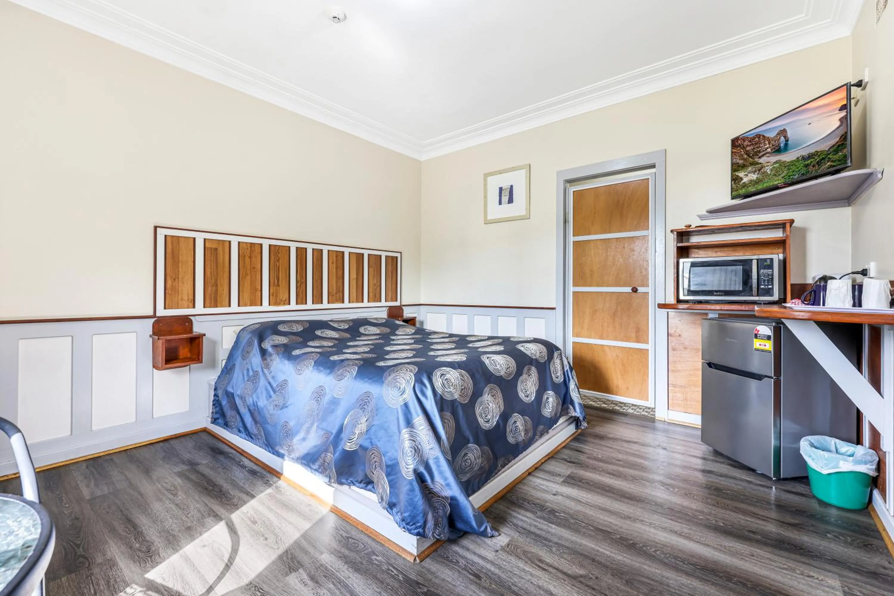 Bed in Tamworth Lodge Motel