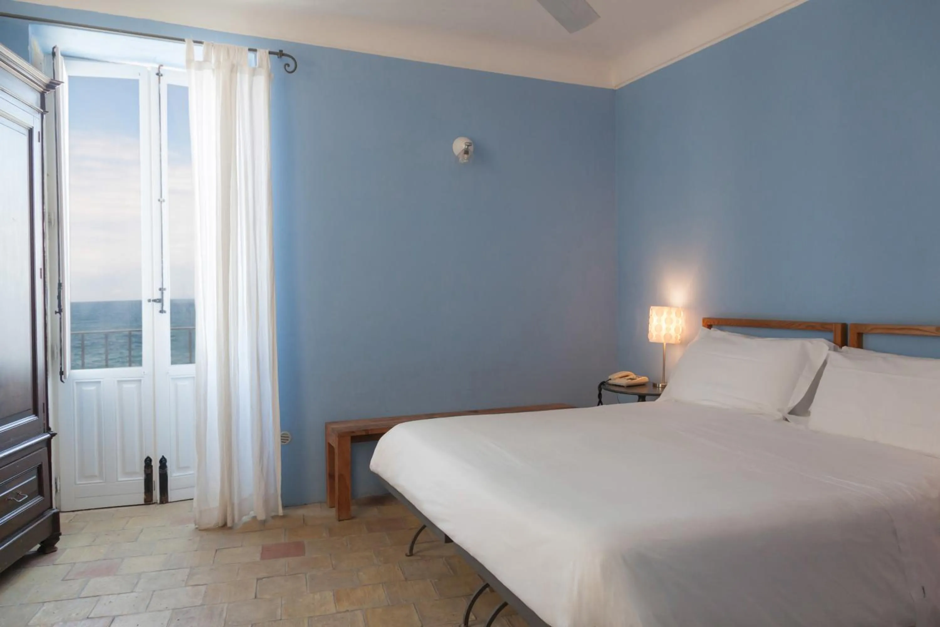 Sea view, Bed in Hotel Gutkowski