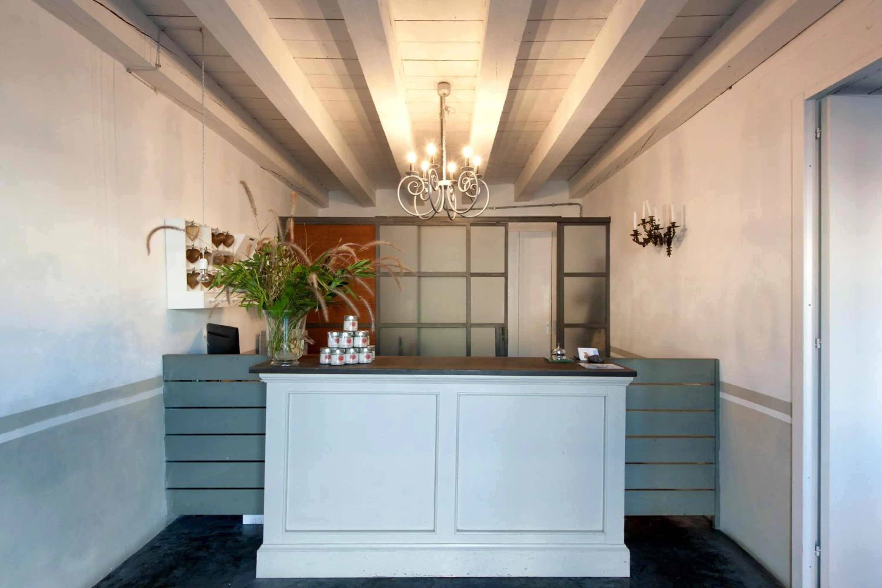 Staff in Hotel Gutkowski