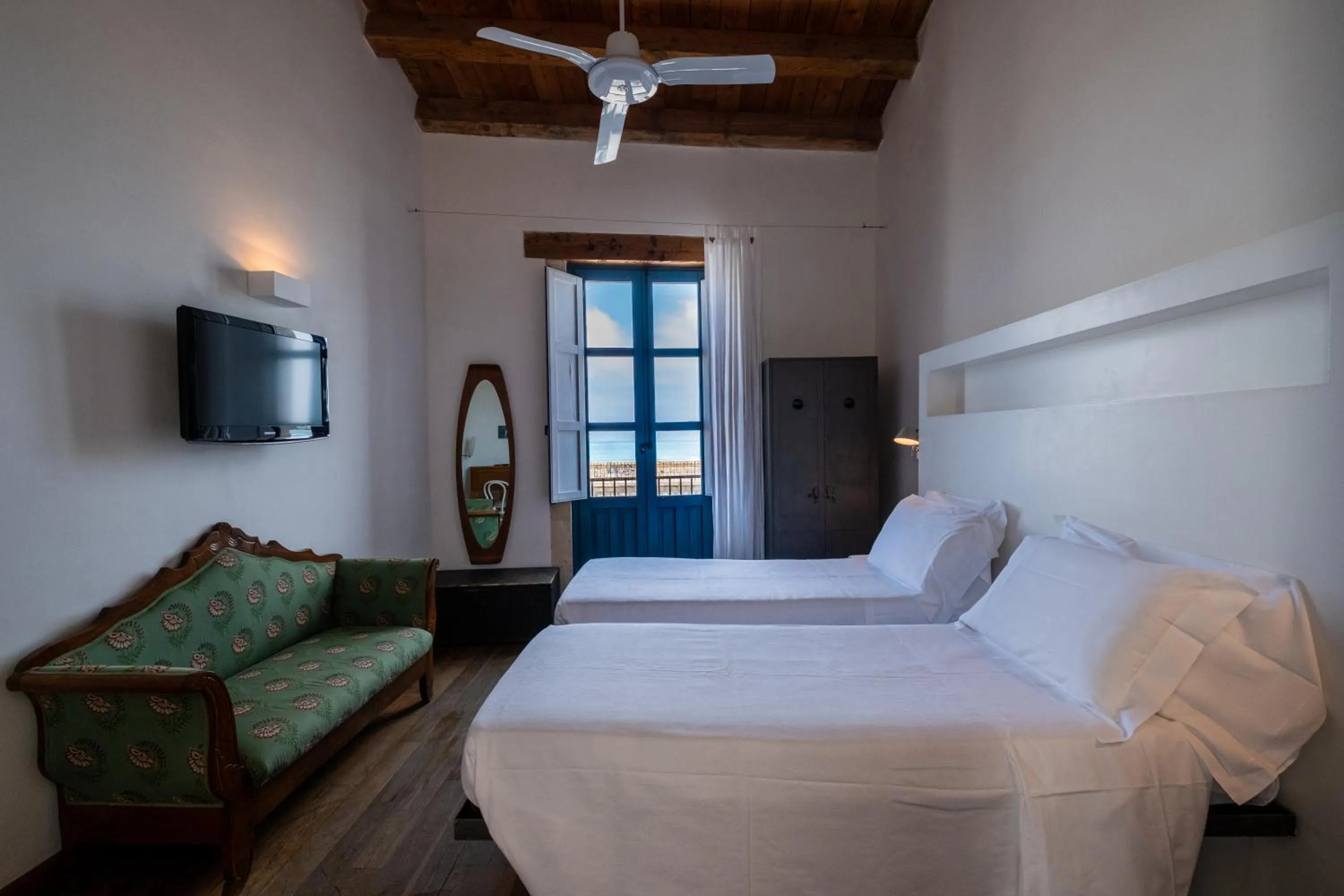 Sea view, Bed in Hotel Gutkowski