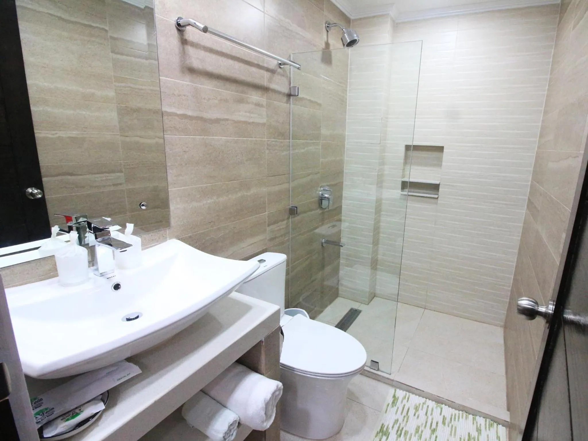 Shower in Manarra Sea View Resort