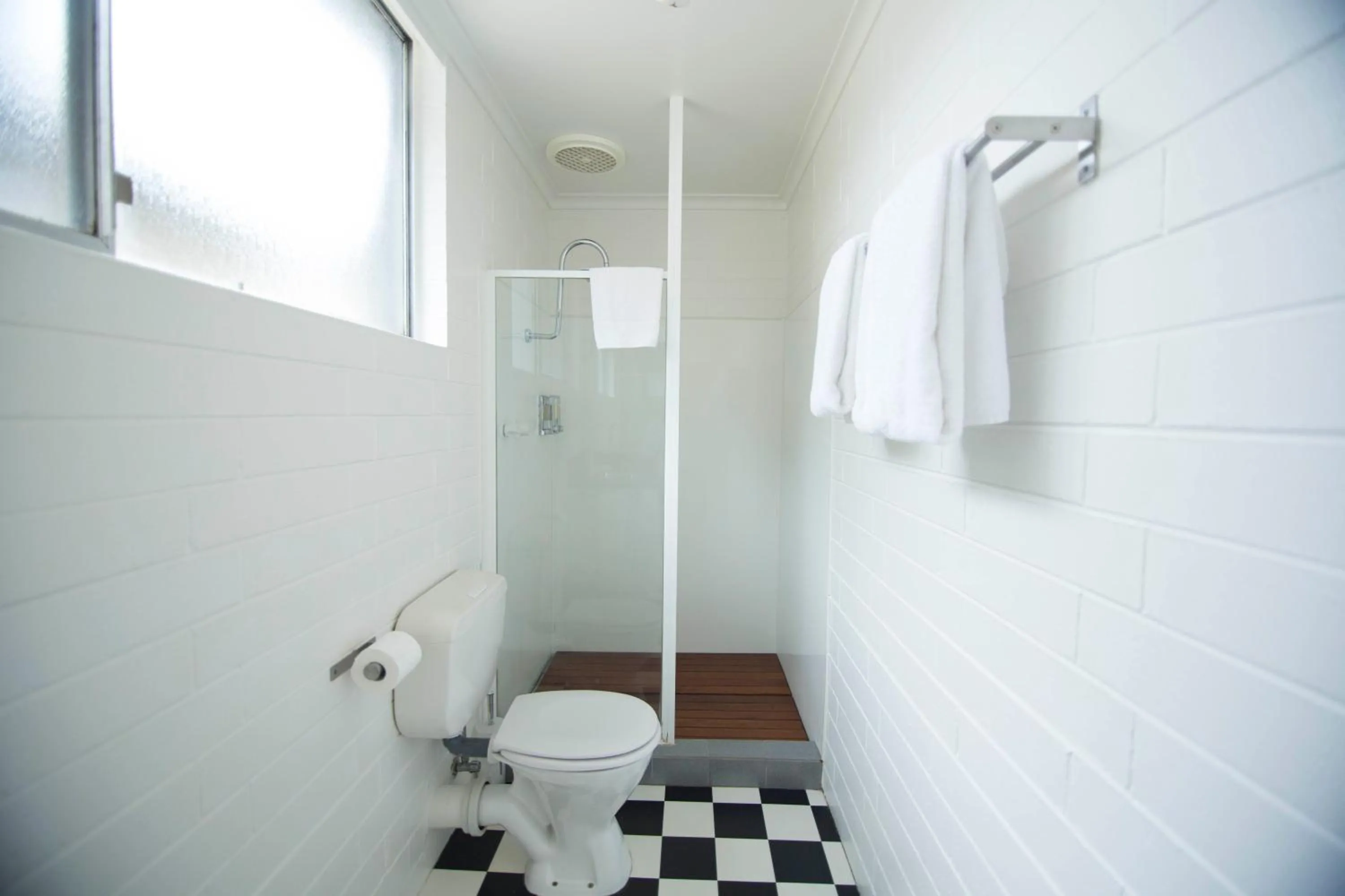 Bathroom in Siesta Central Apartments