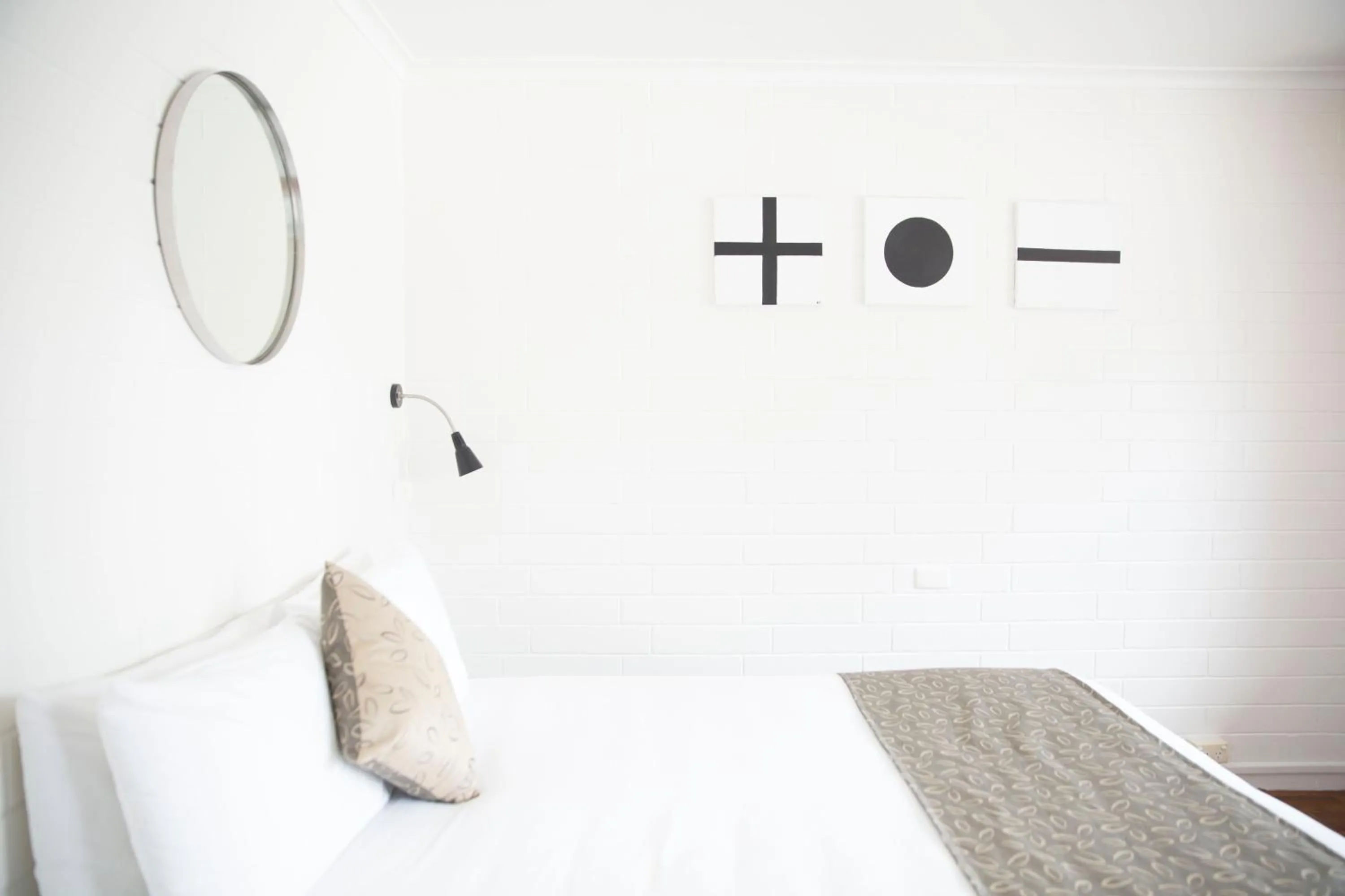 Bed in Siesta Central Apartments