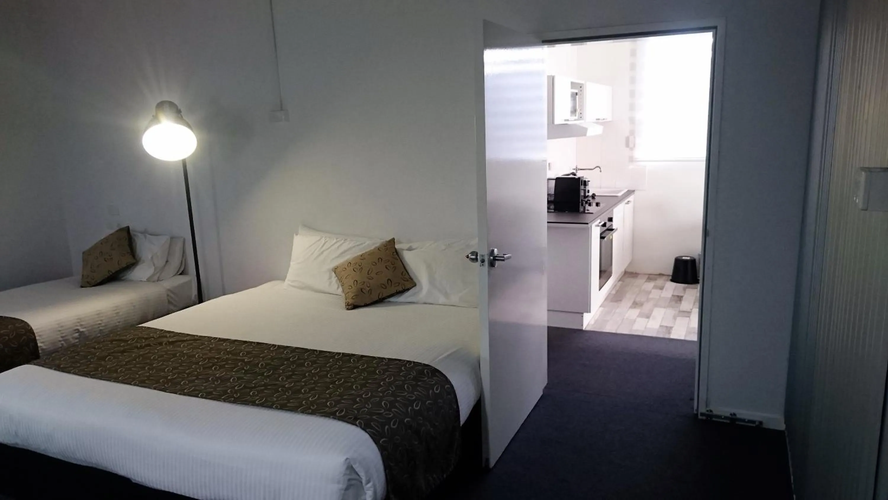 Bed in Siesta Central Apartments