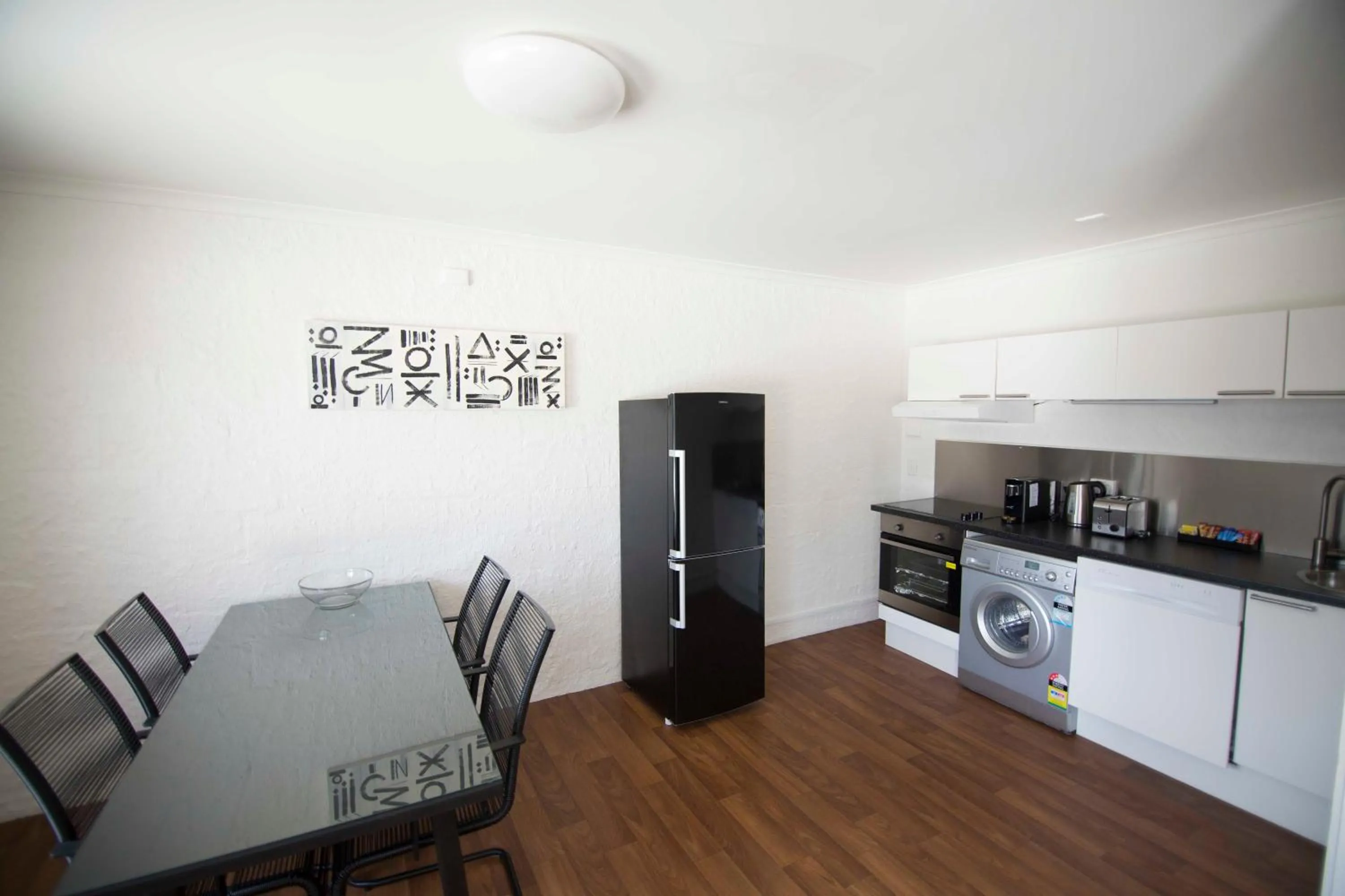 Kitchen or kitchenette in Siesta Central Apartments