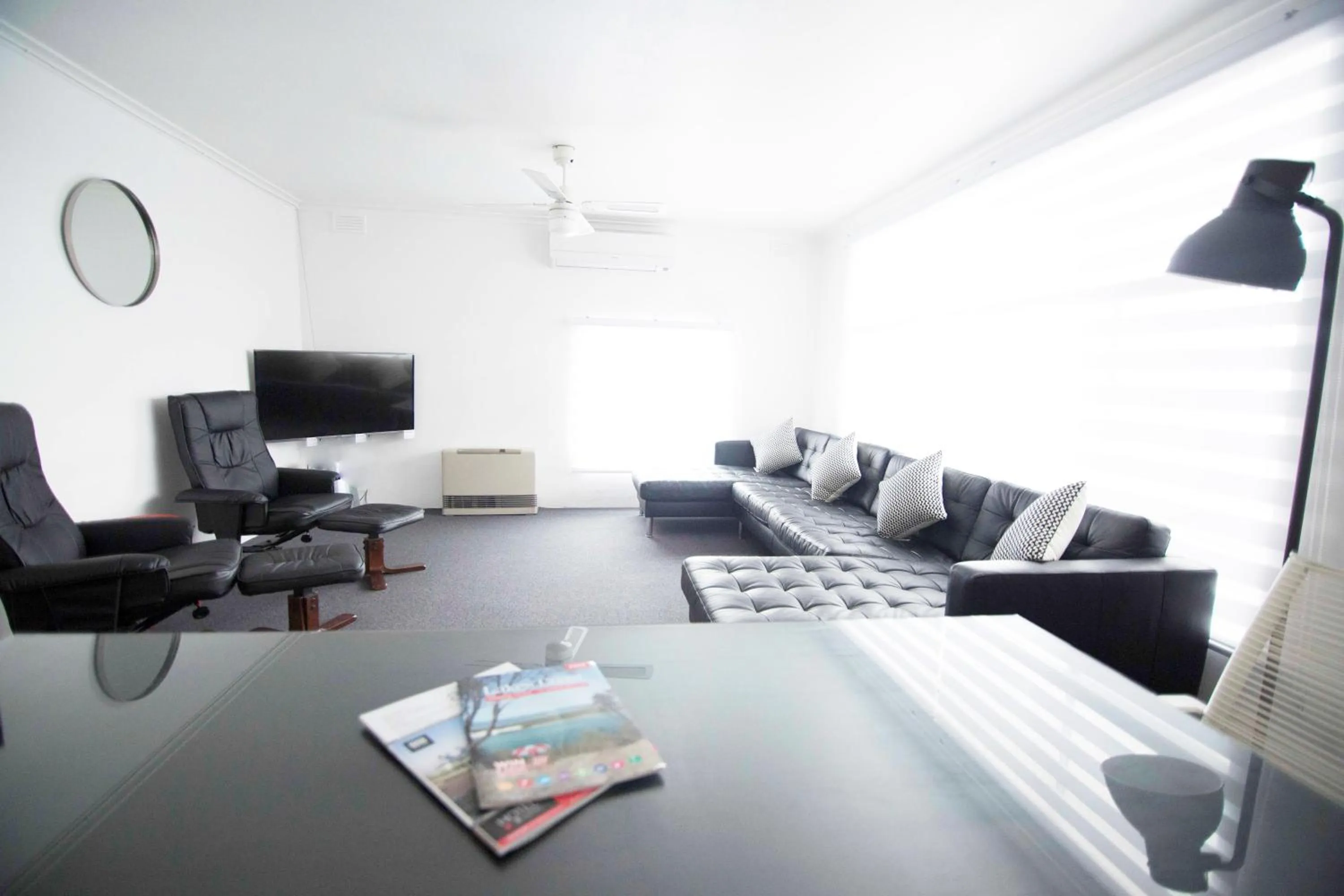 TV and multimedia in Siesta Central Apartments