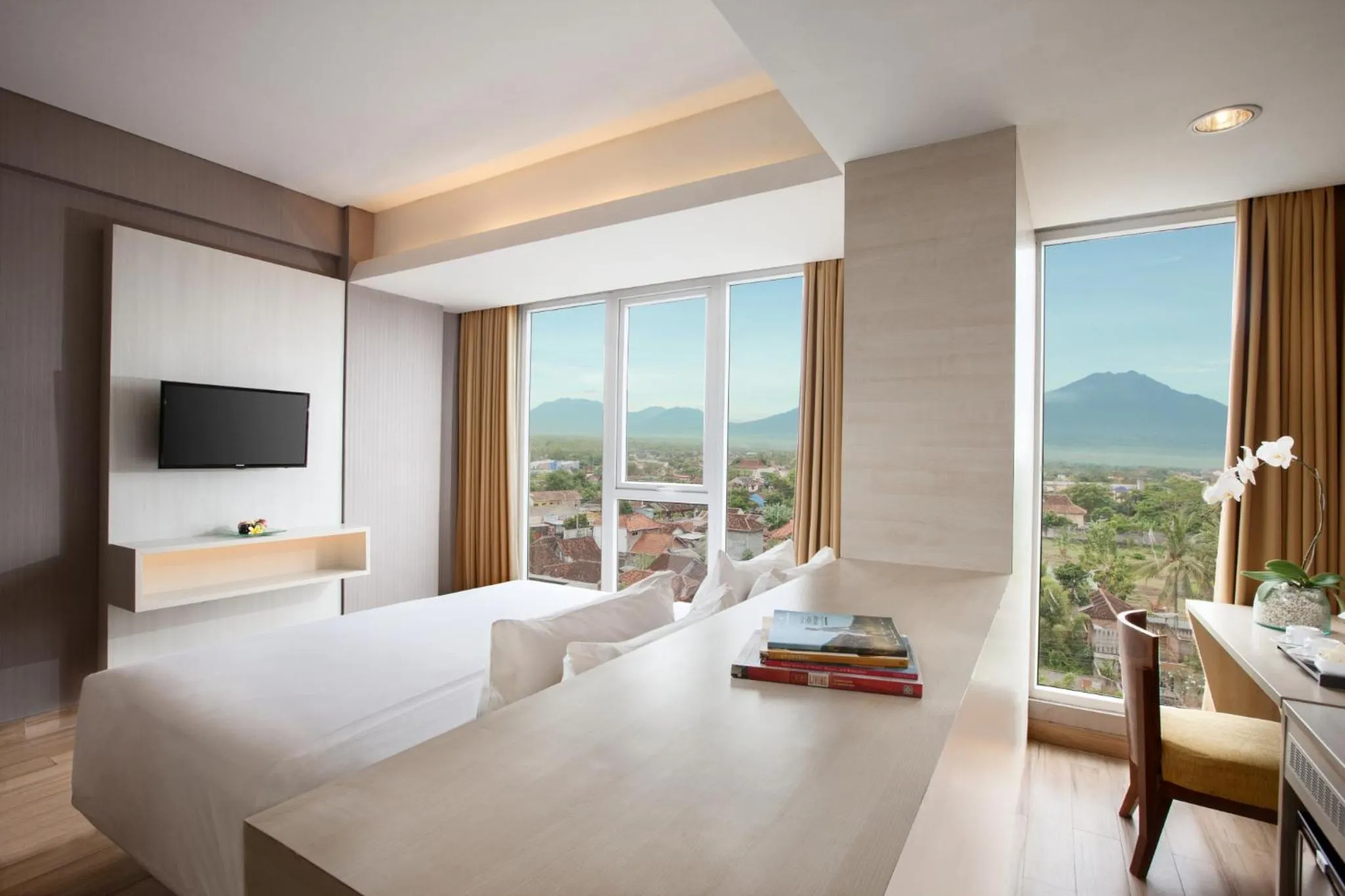 Other, Bed in Hotel Santika Banyuwangi