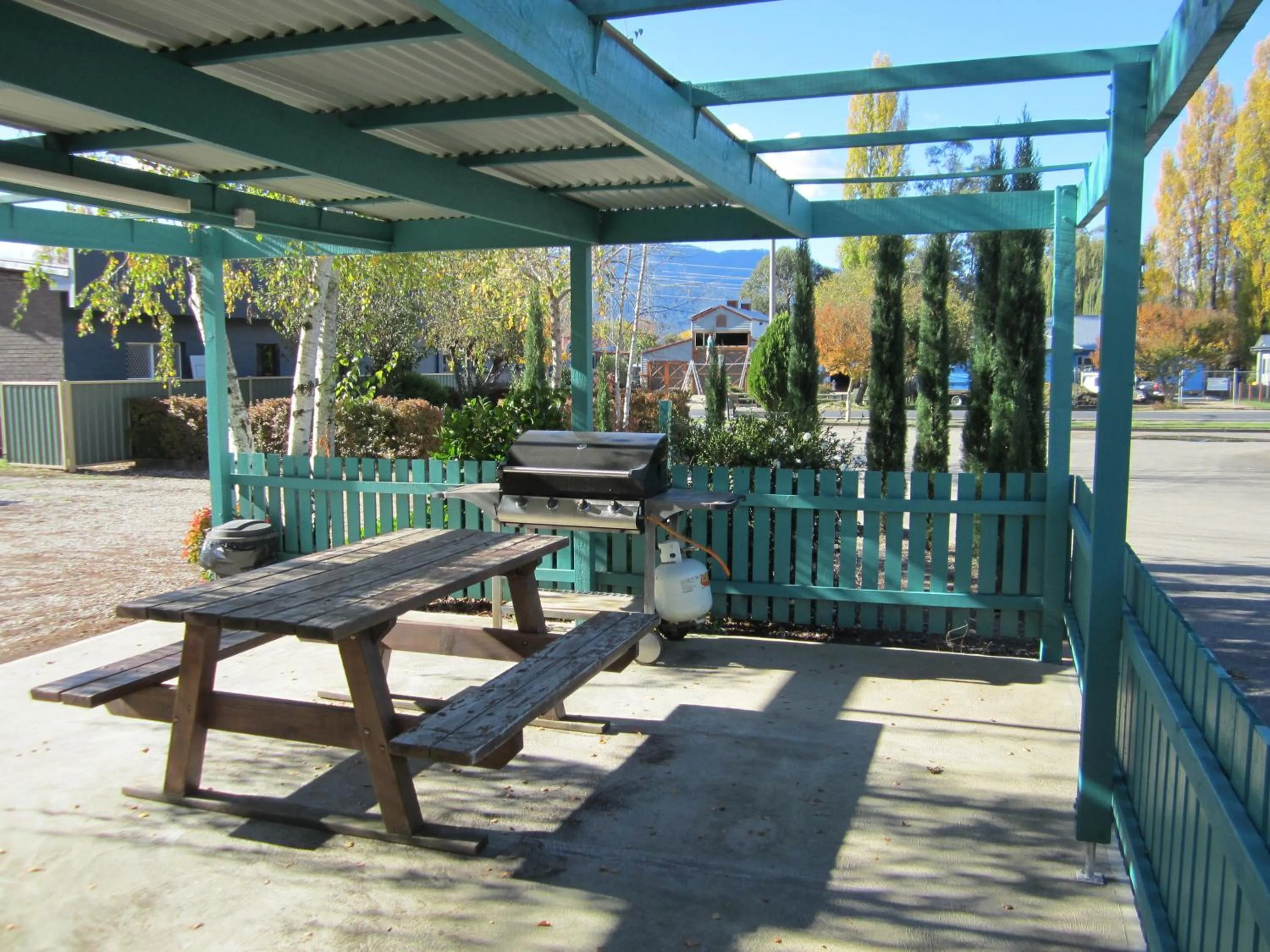 BBQ facilities in Snowgum Motel