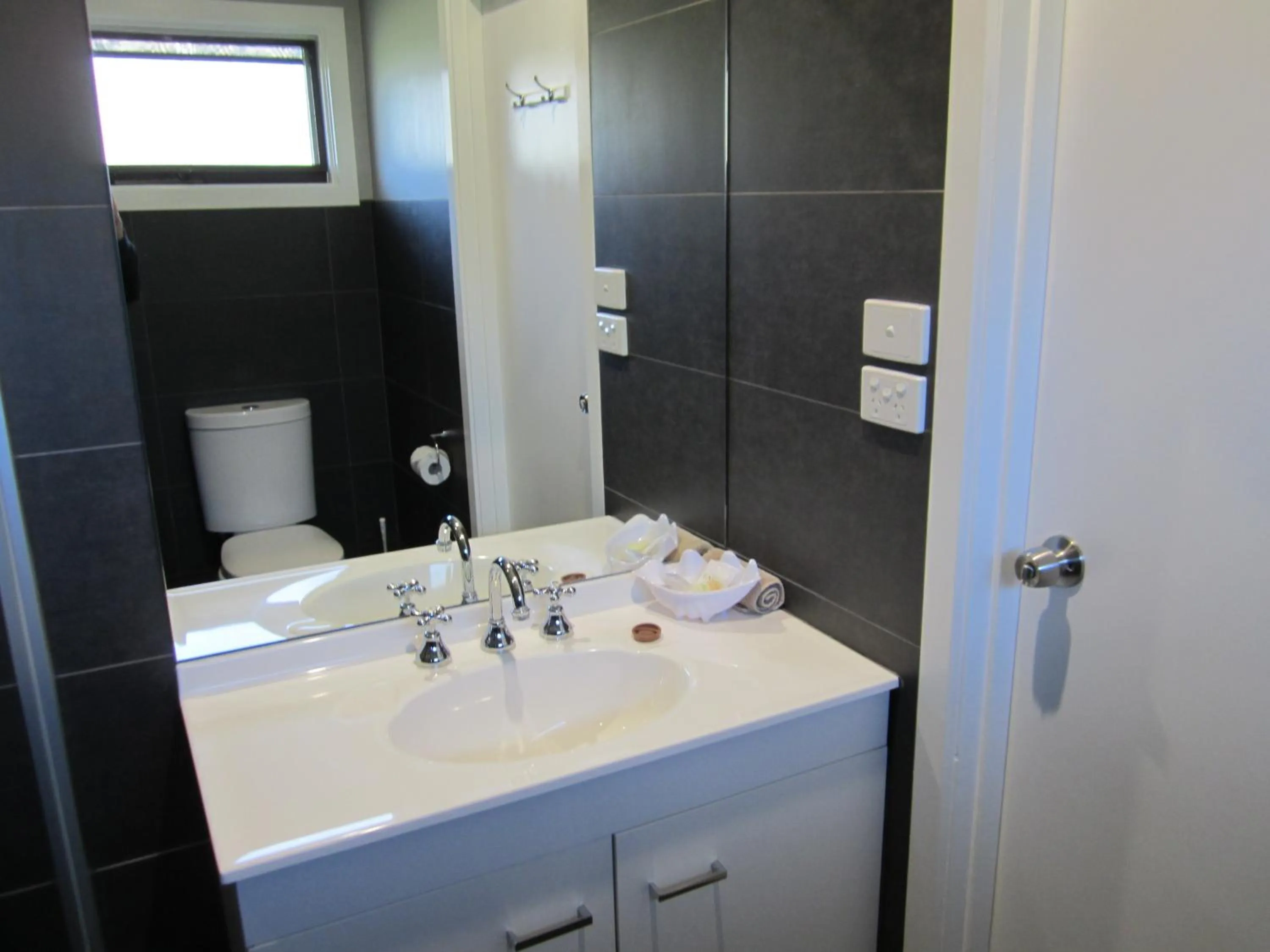 Bathroom in Snowgum Motel