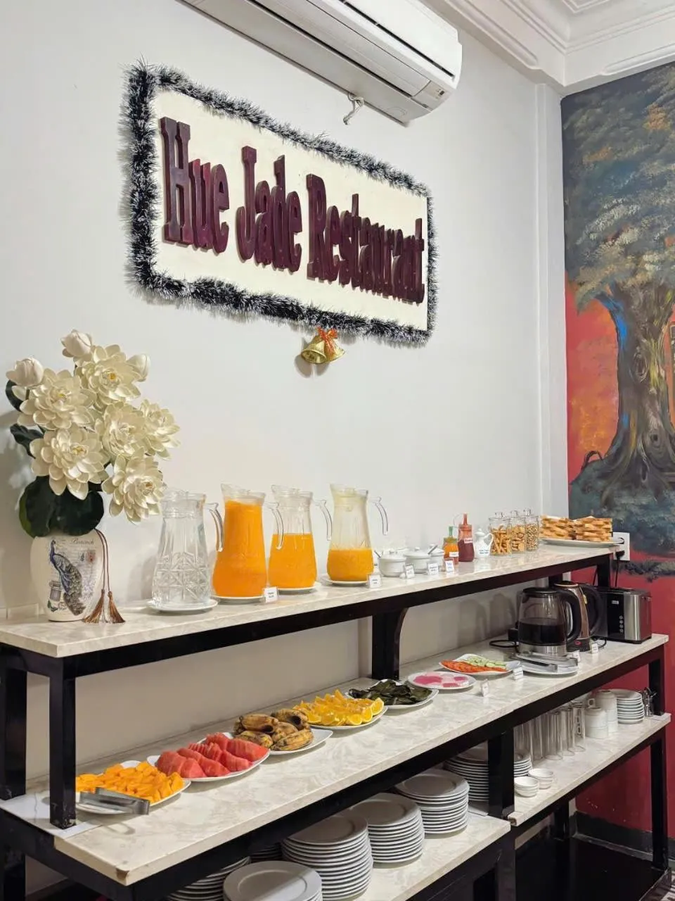 Food and drinks in Jade Hotel