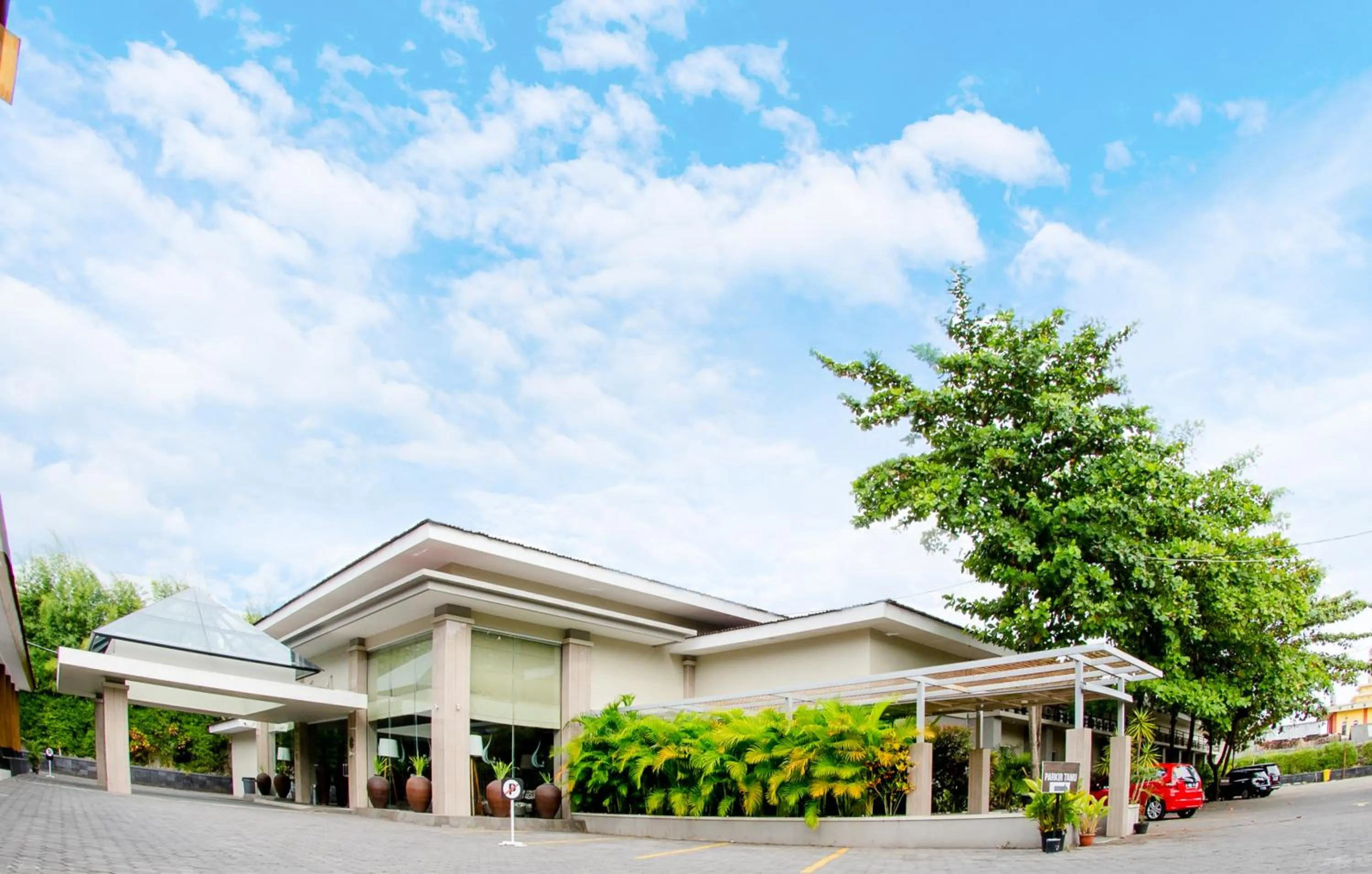 Property building in Tasneem Hotel Malioboro Yogyakarta