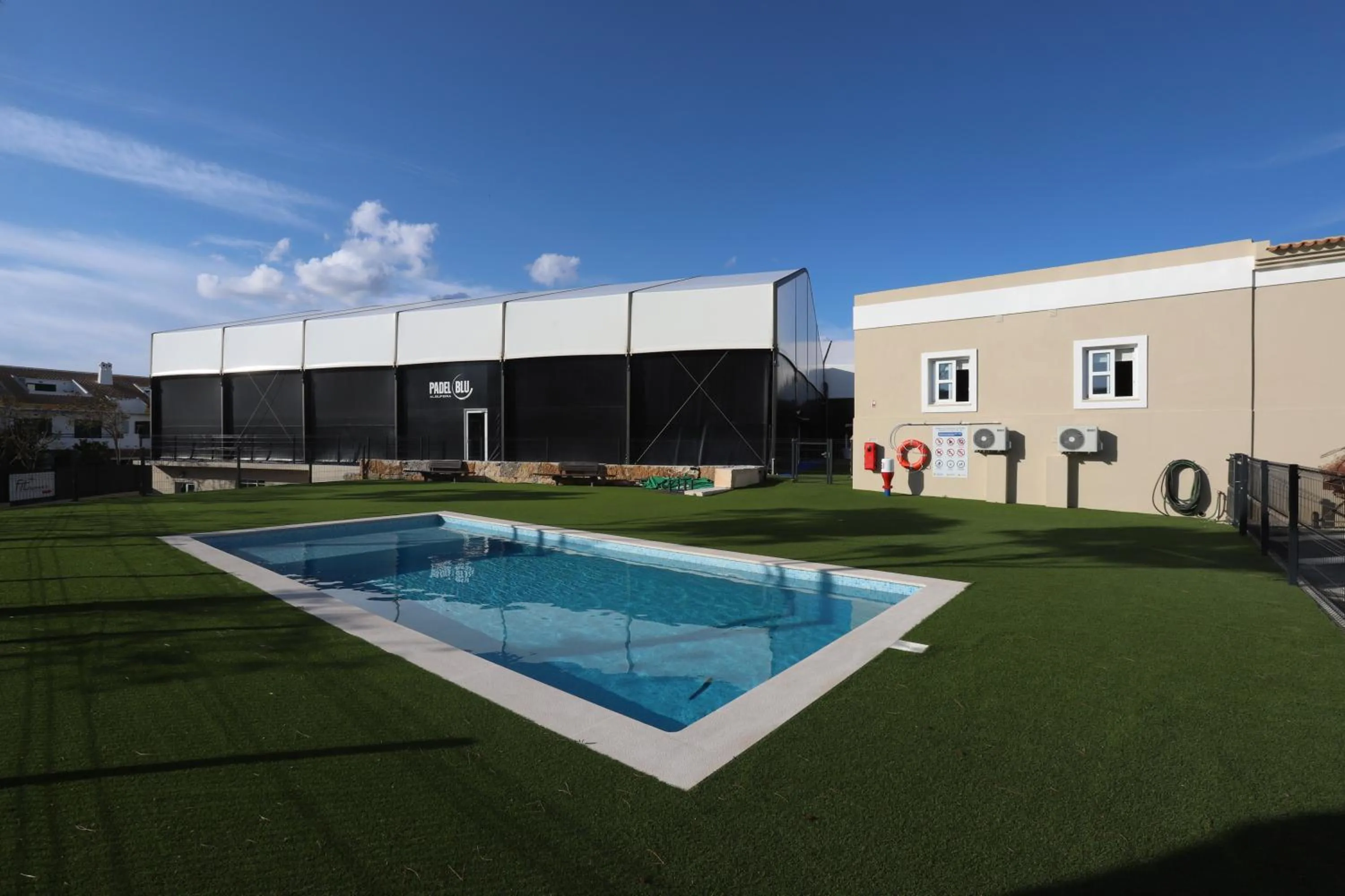 Swimming pool in Albufeira Lounge Hotel