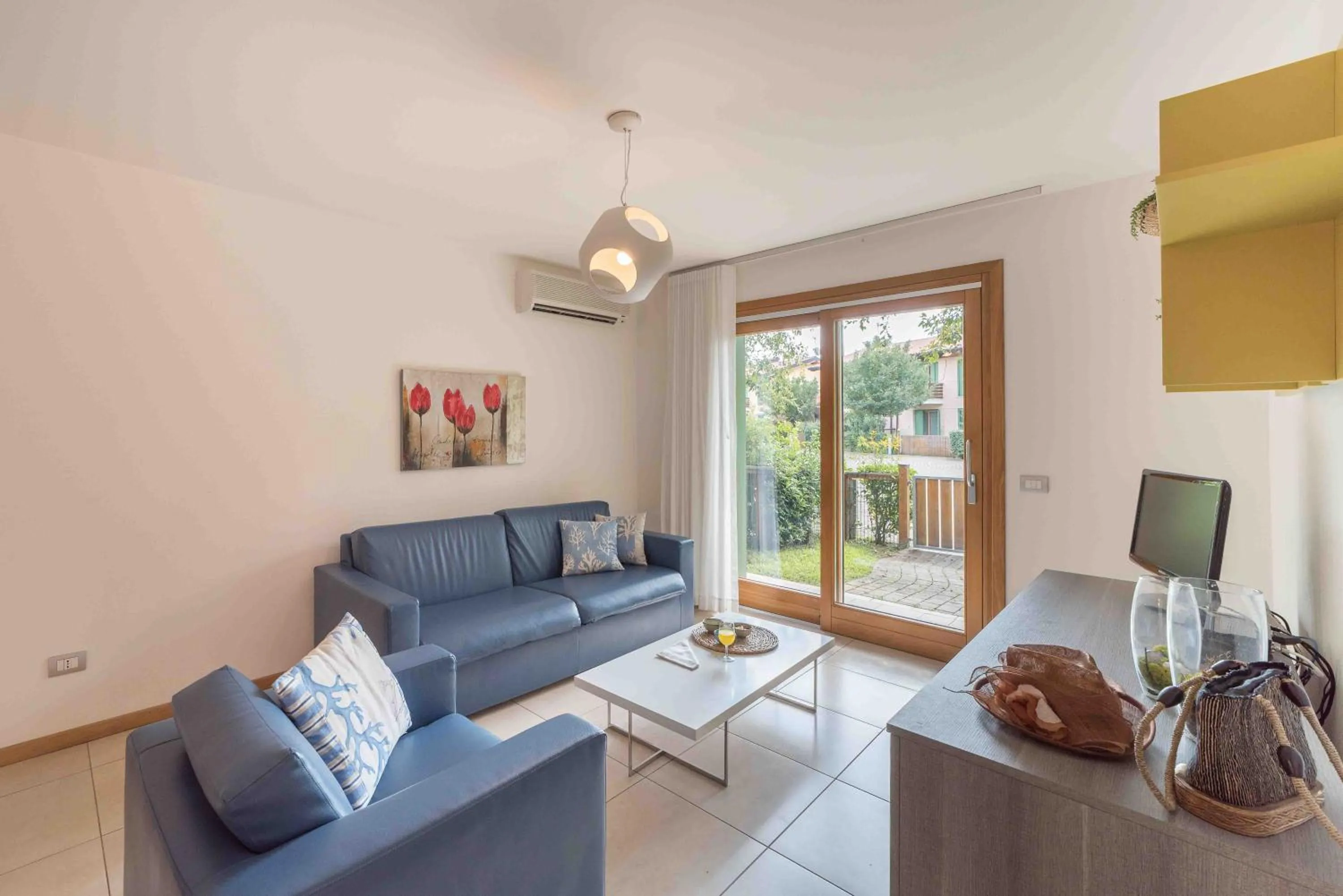 TV and multimedia in Green Village Eco Resort