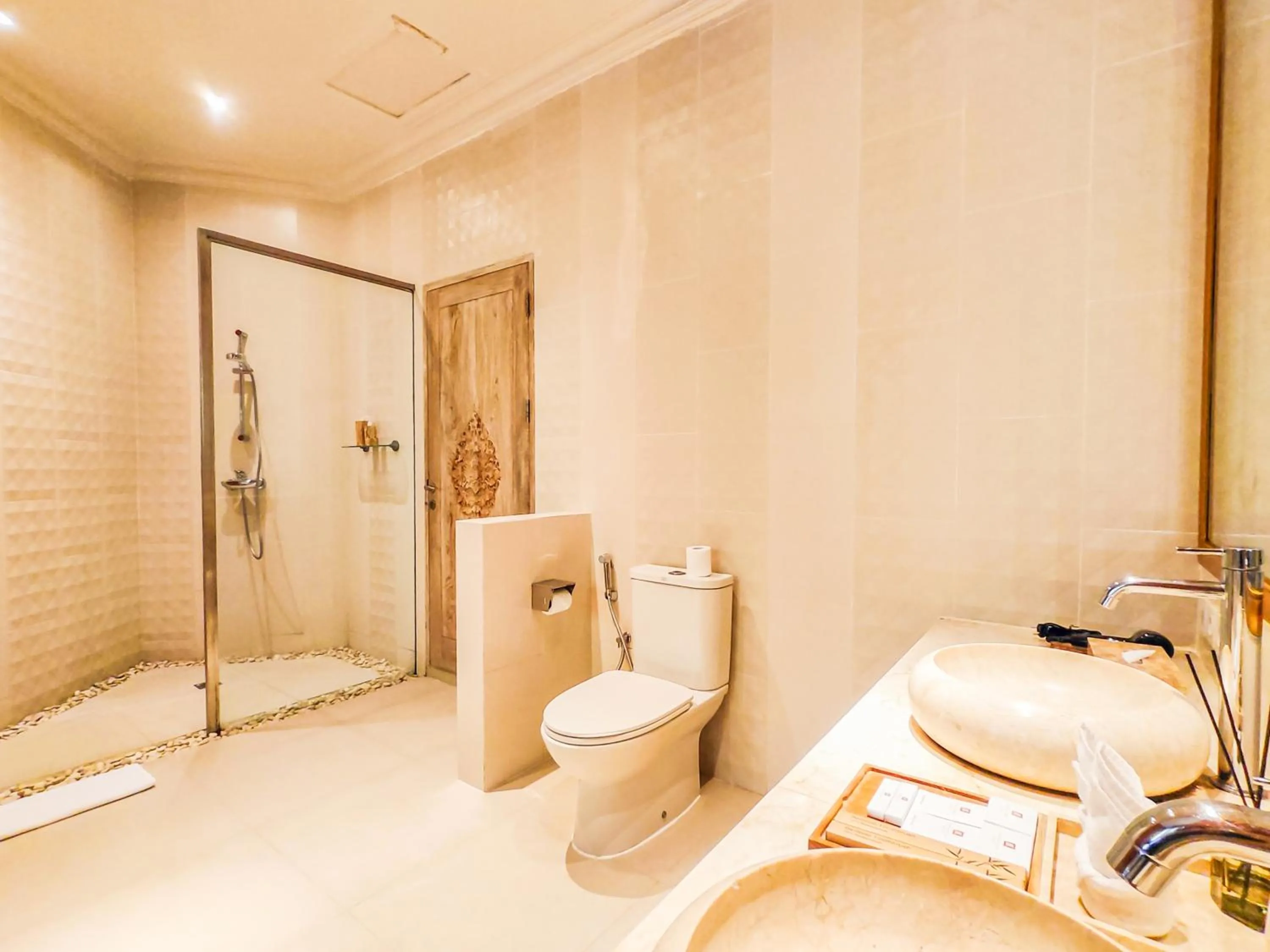 Shower in Seminyak Square Hotel And Villas