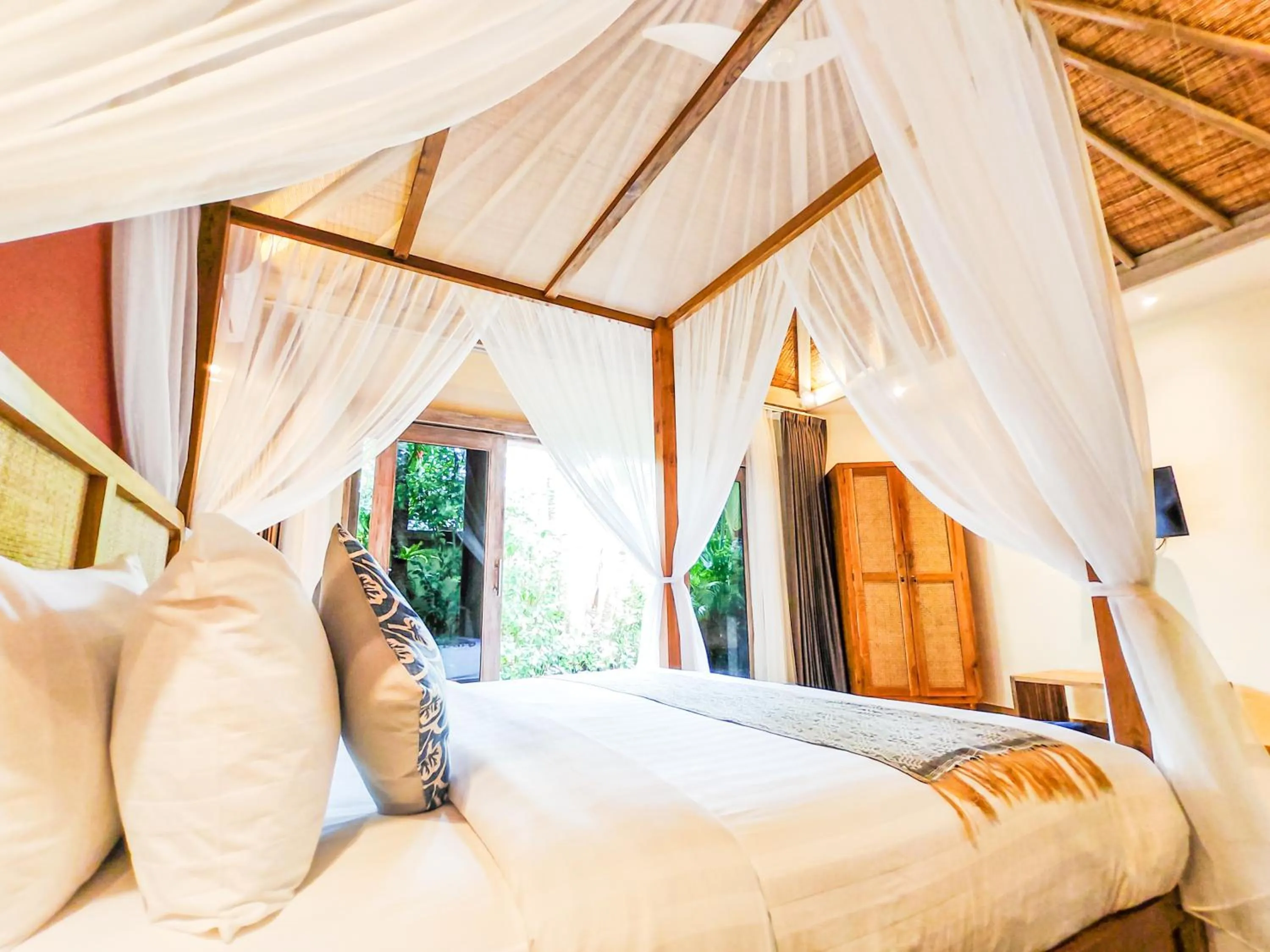 Bed in Seminyak Square Hotel And Villas