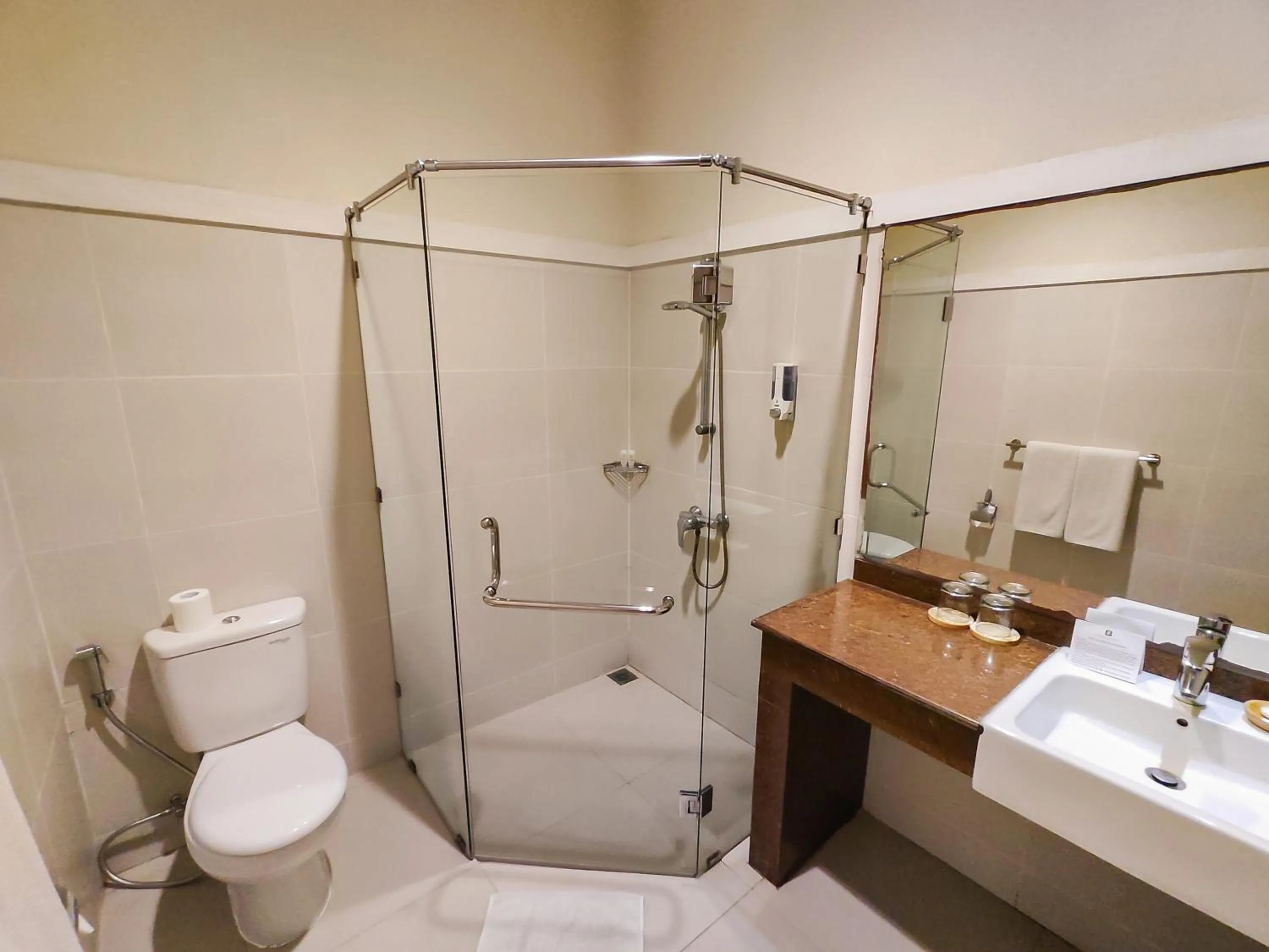 Shower in Seminyak Square Hotel And Villas