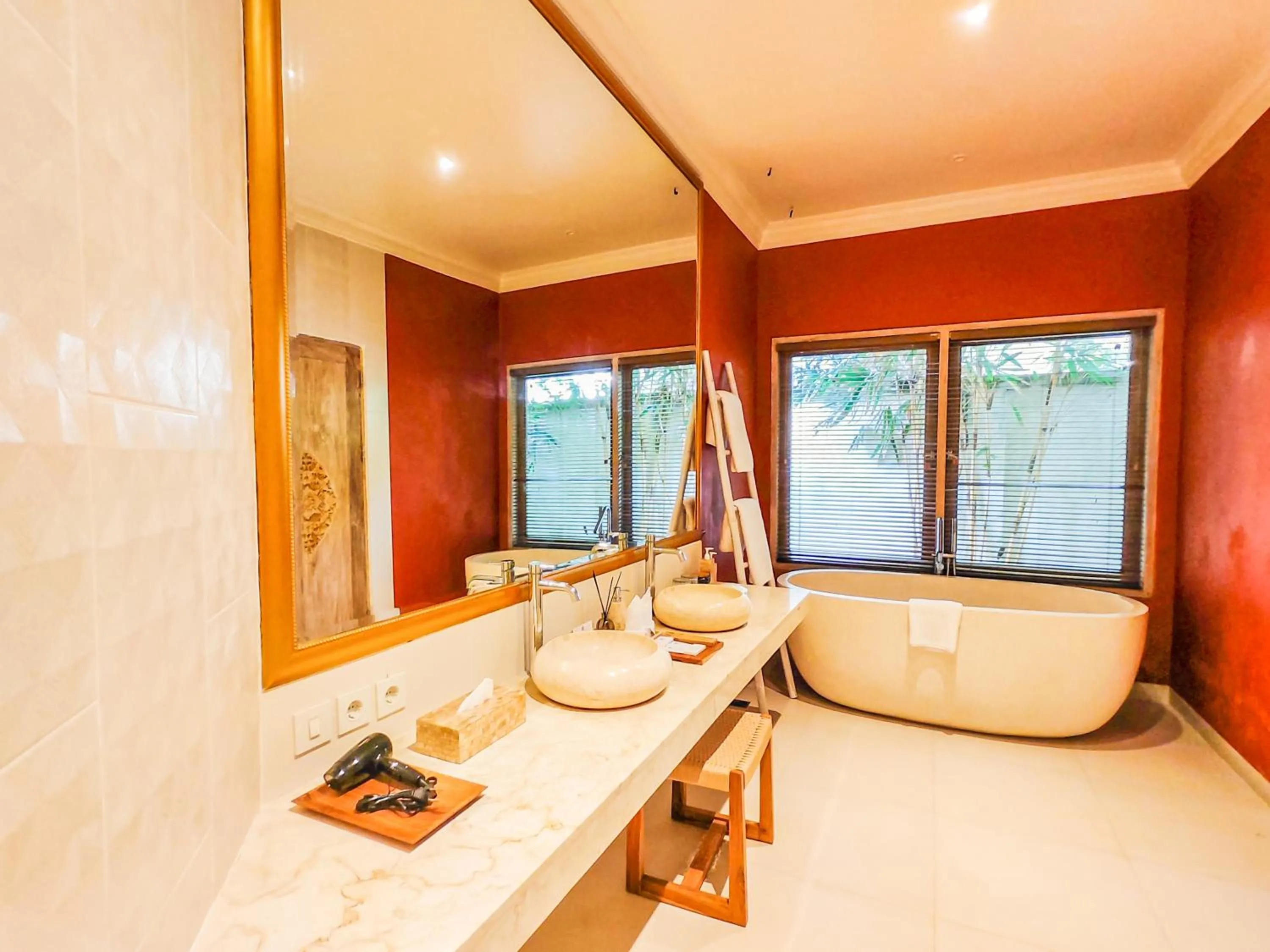 Bathroom in Seminyak Square Hotel And Villas