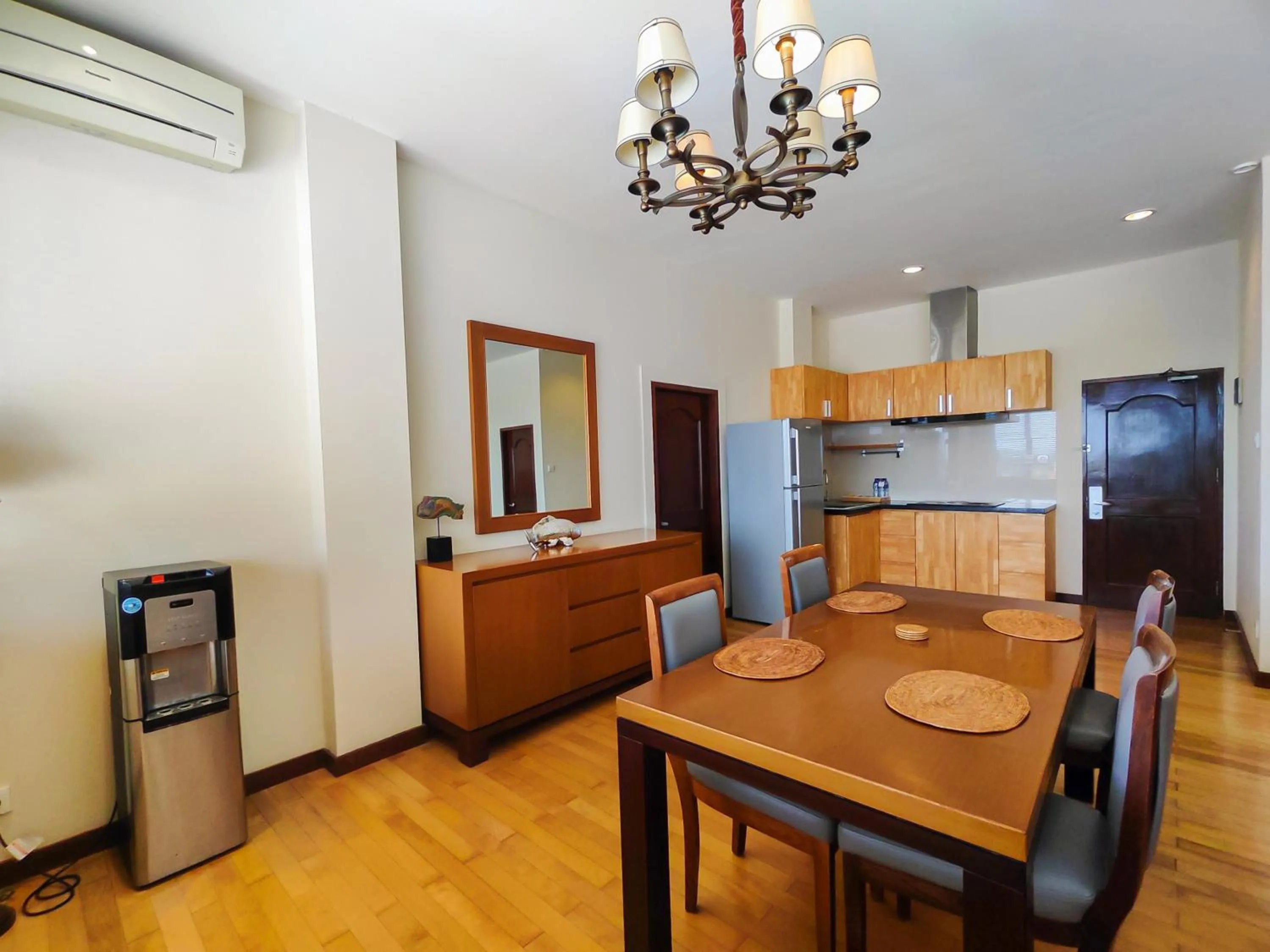 Kitchen or kitchenette in Seminyak Square Hotel And Villas