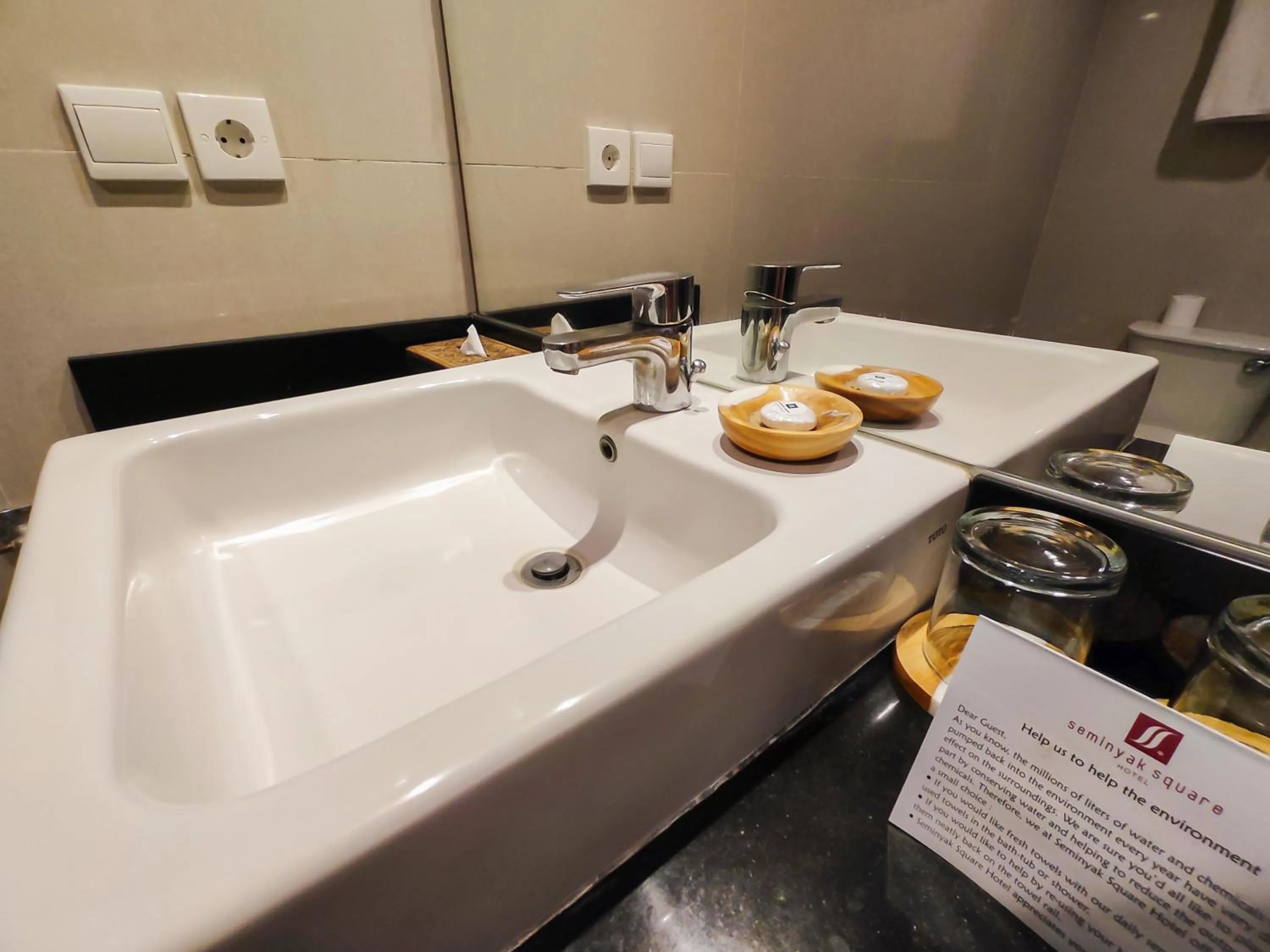 Bathroom in Seminyak Square Hotel And Villas