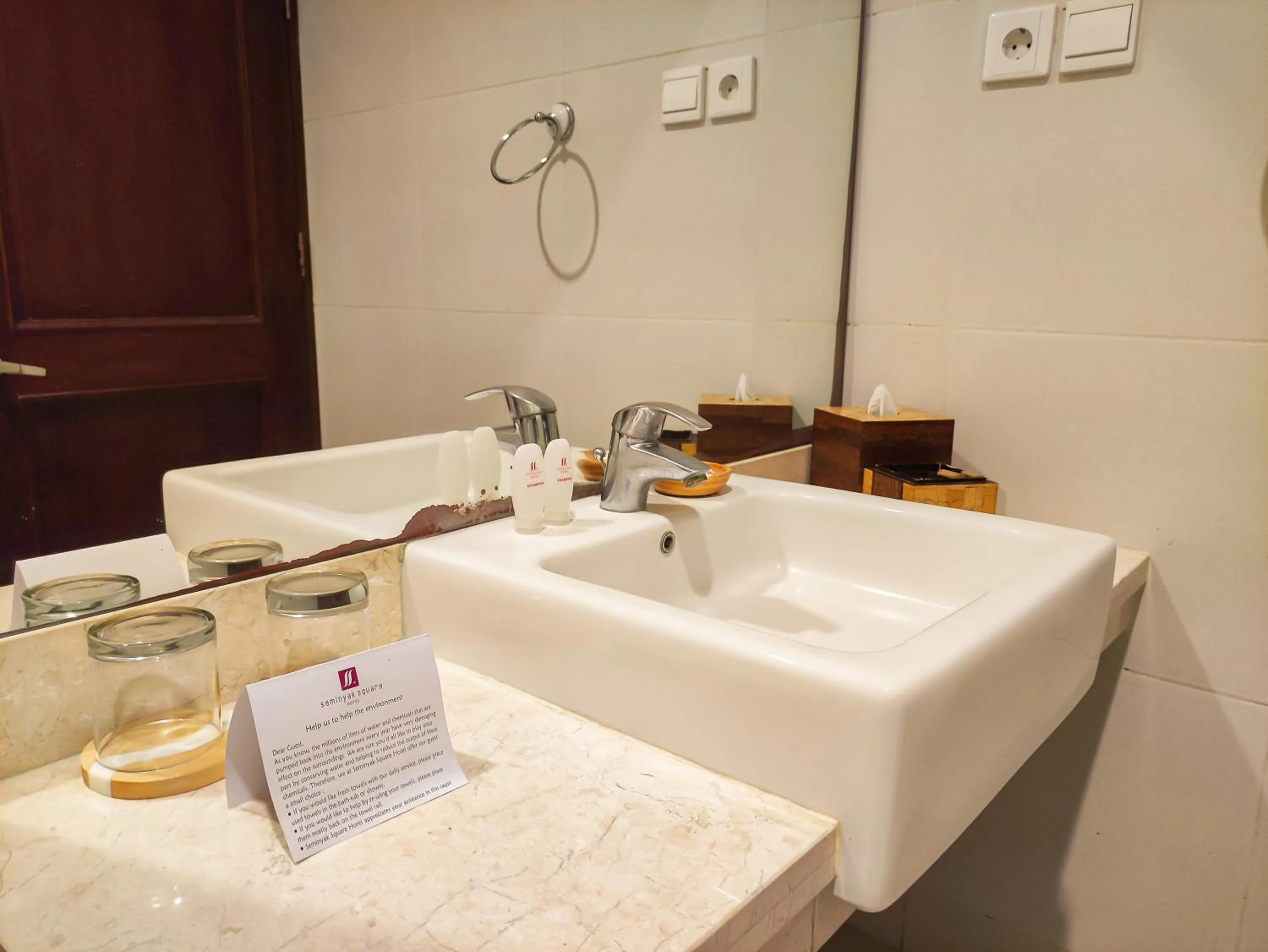 Bathroom in Seminyak Square Hotel And Villas