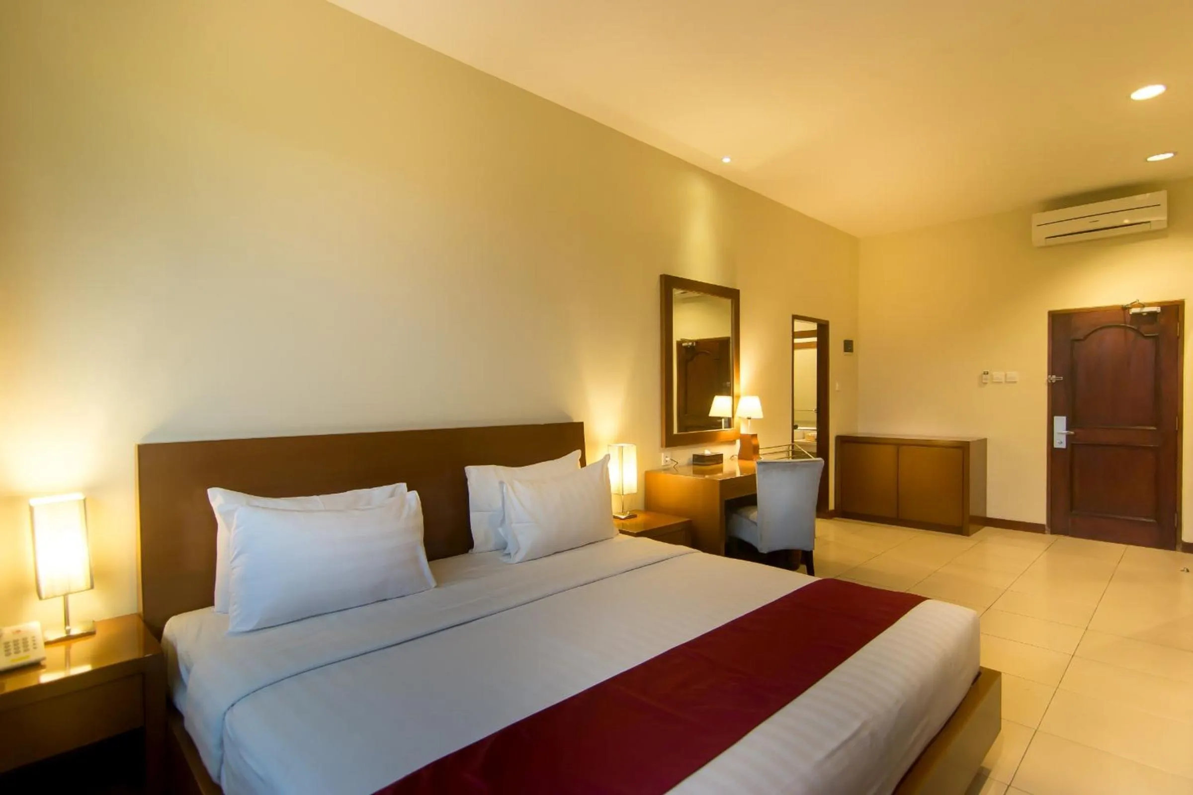 Bedroom, Bed in Seminyak Square Hotel And Villas