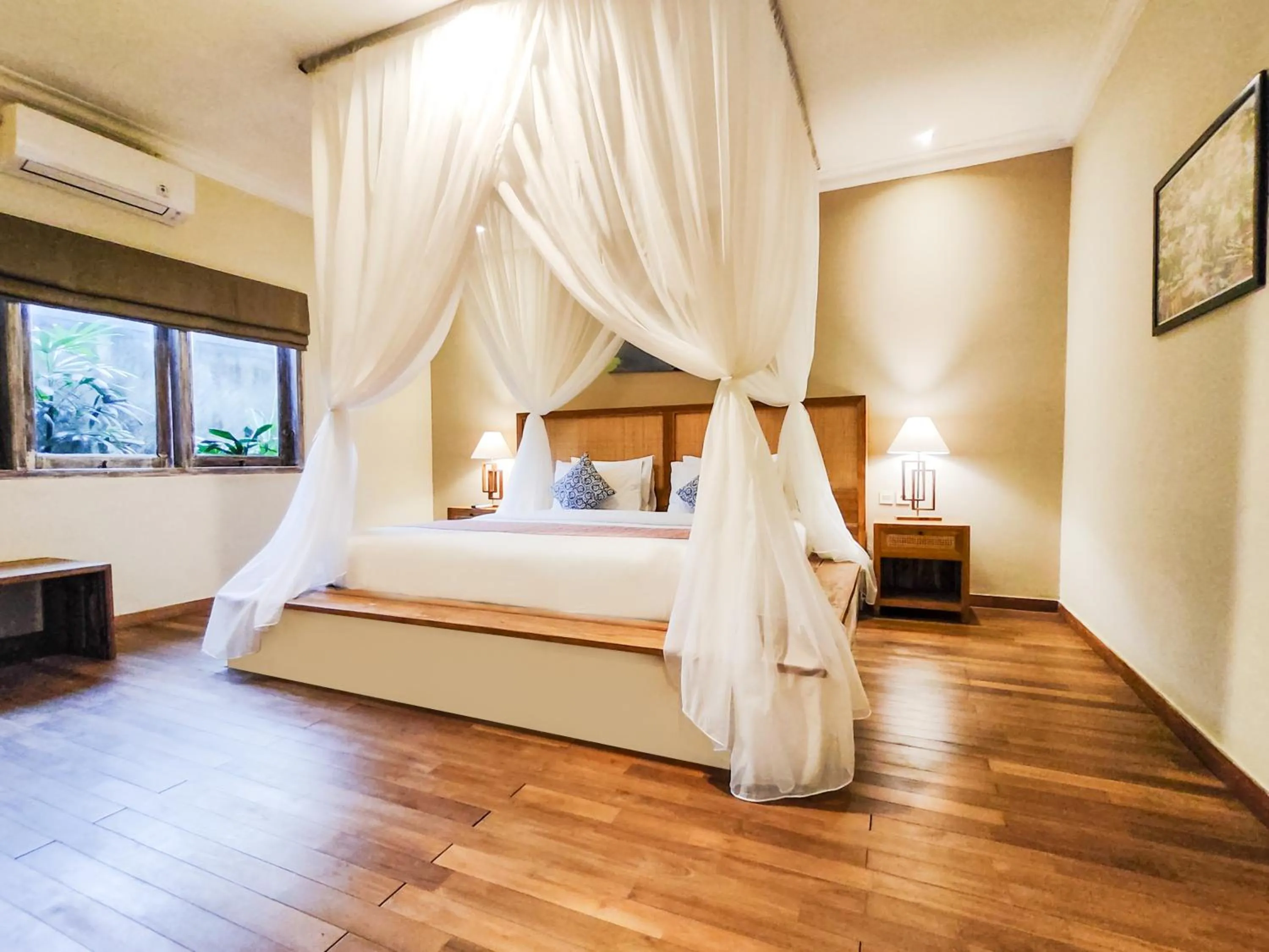 Bed in Seminyak Square Hotel And Villas