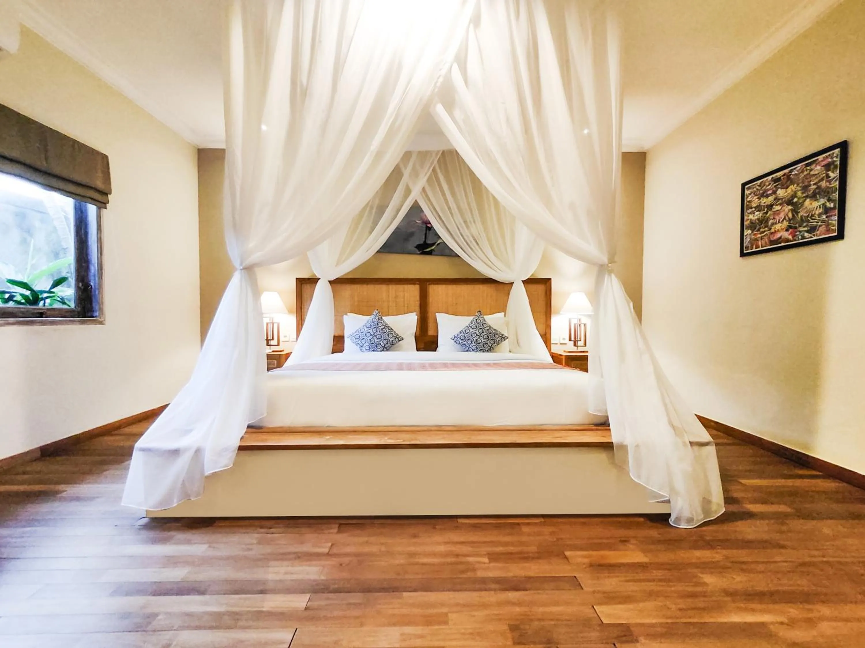 Bed in Seminyak Square Hotel And Villas