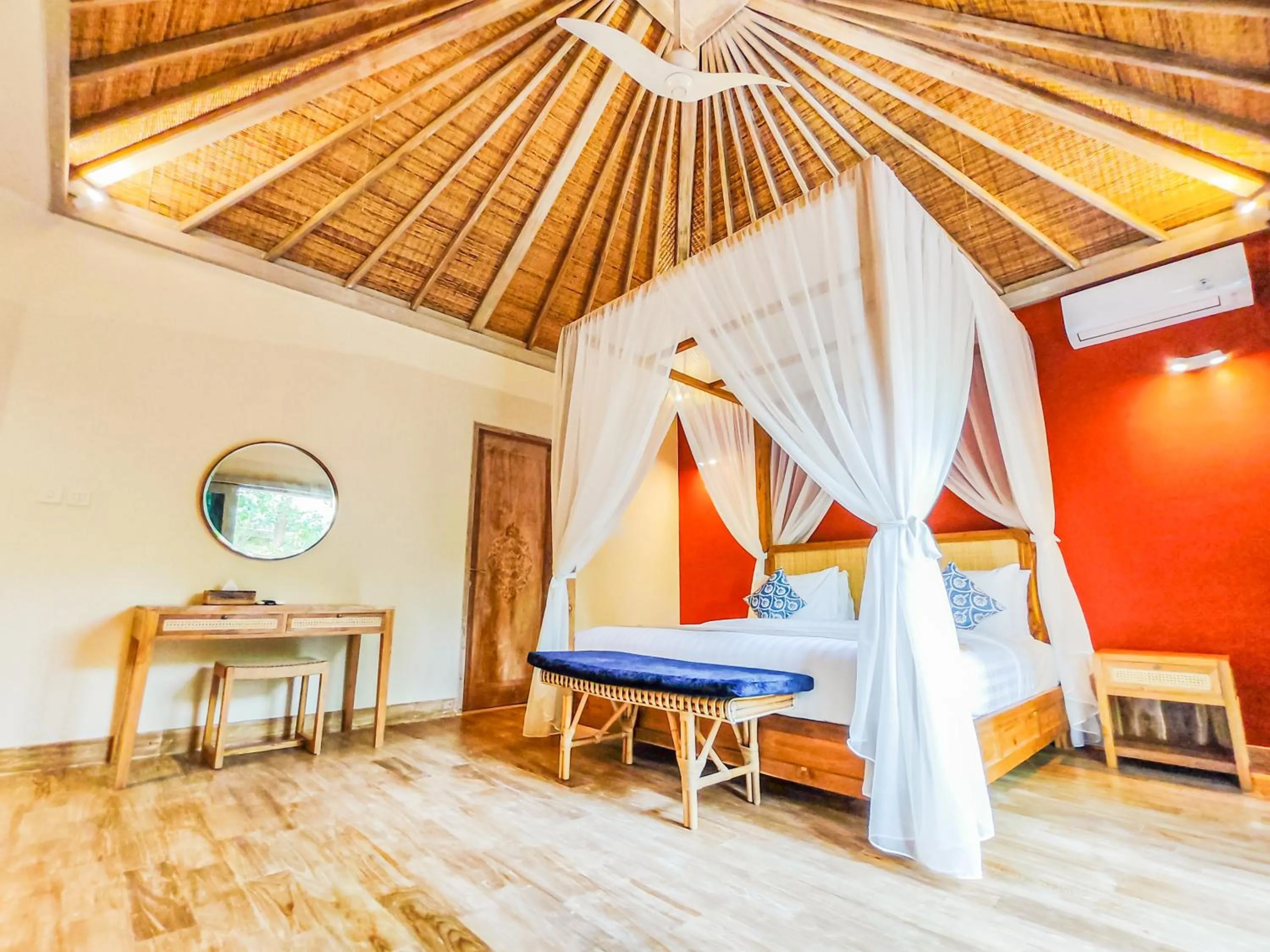 Bed in Seminyak Square Hotel And Villas