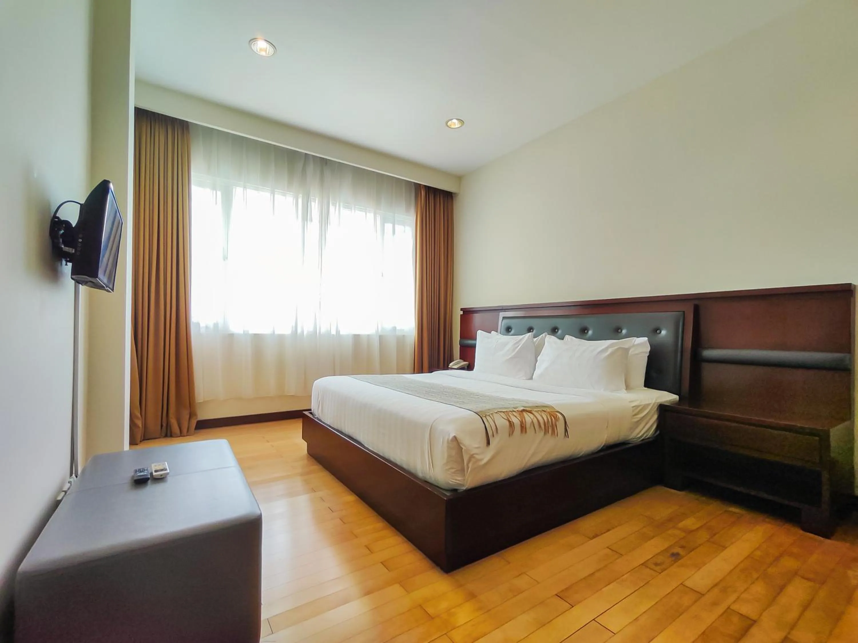 Bed in Seminyak Square Hotel And Villas