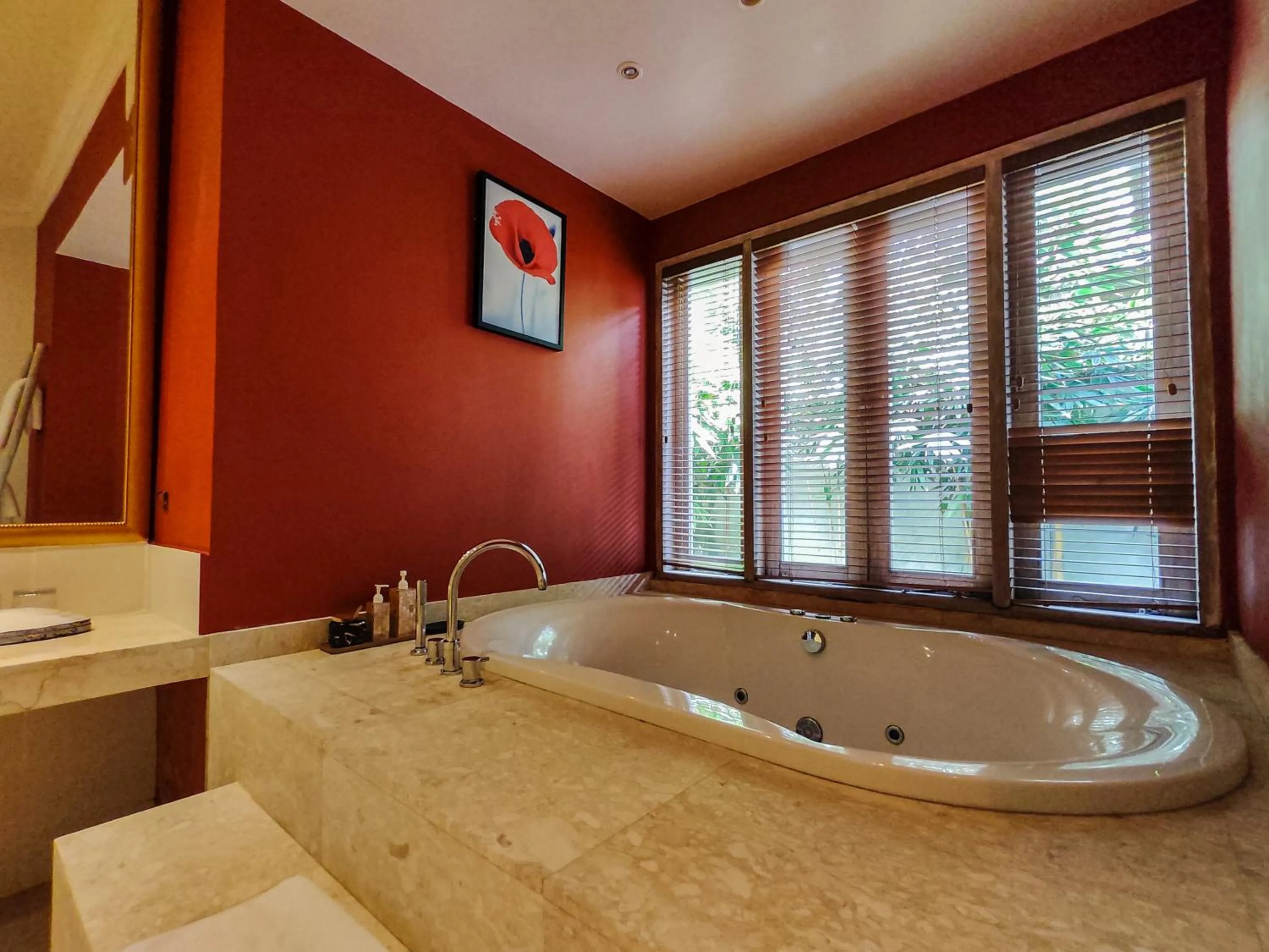 Hot Tub in Seminyak Square Hotel And Villas