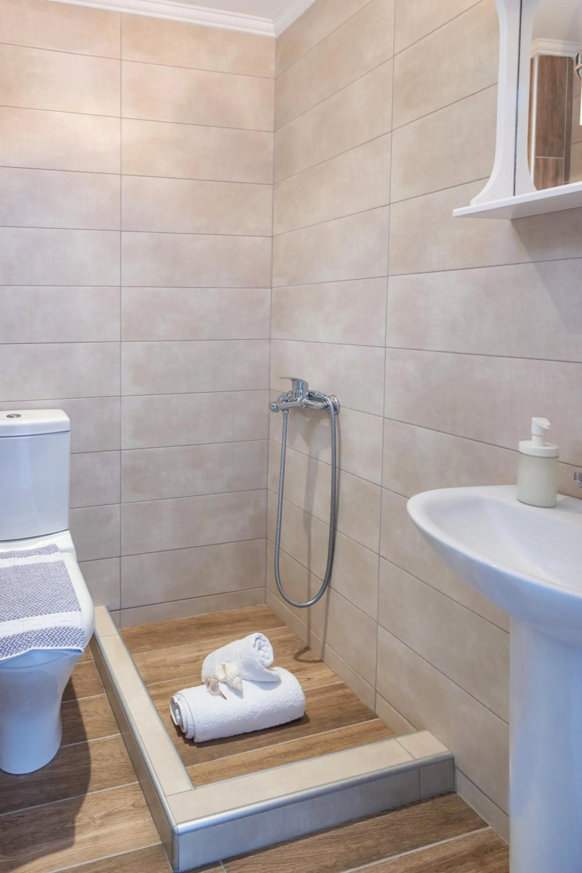 Roditsa Patritsia Apartments