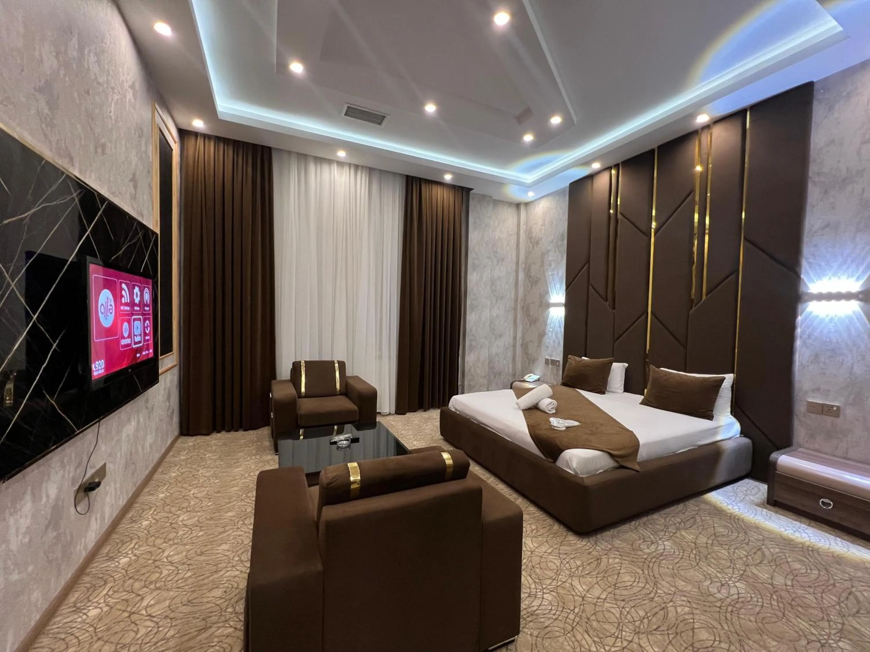 Bedroom, Bed in Royal Mansion Hotel