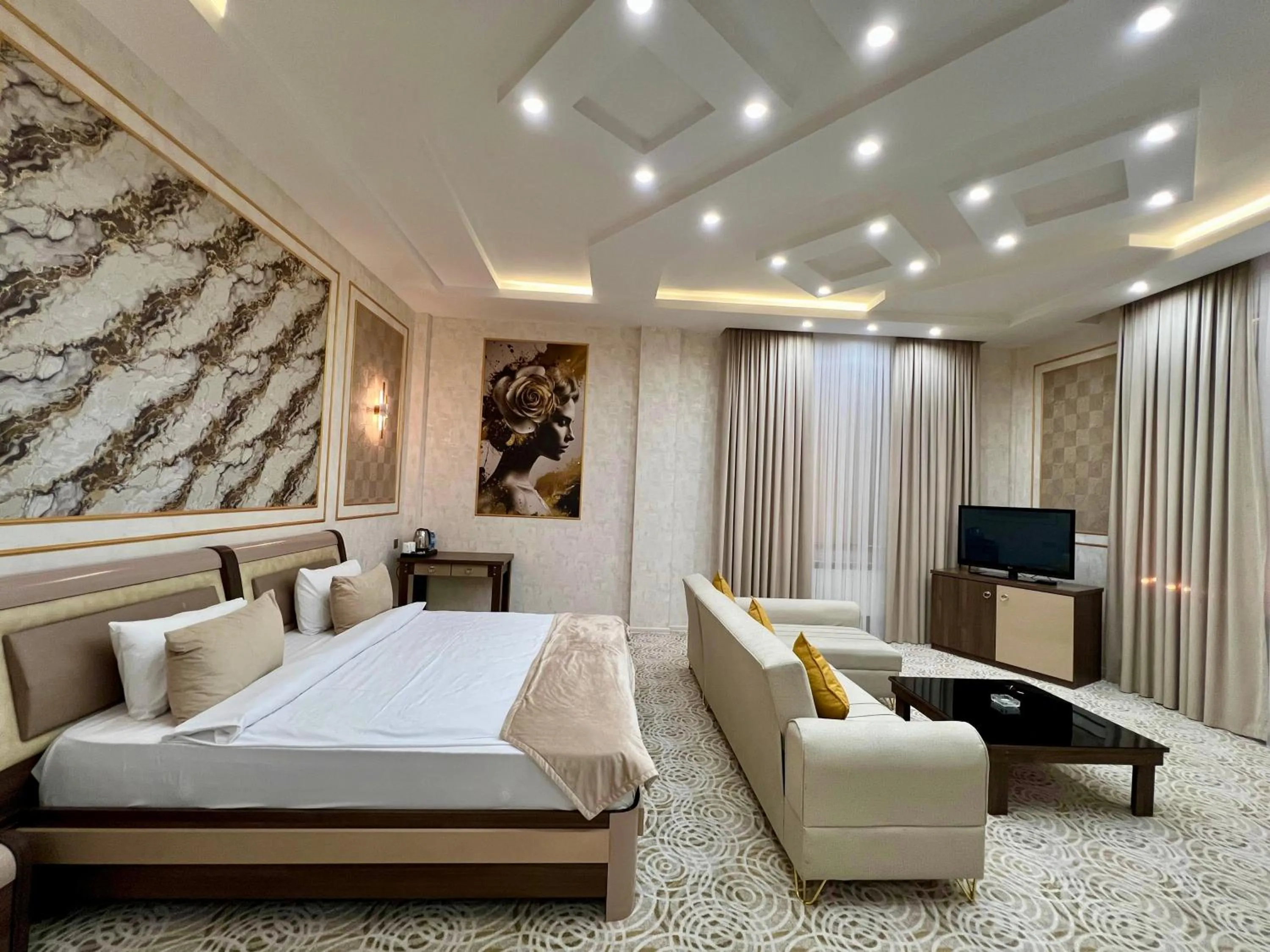 Bedroom, Bed in Royal Mansion Hotel