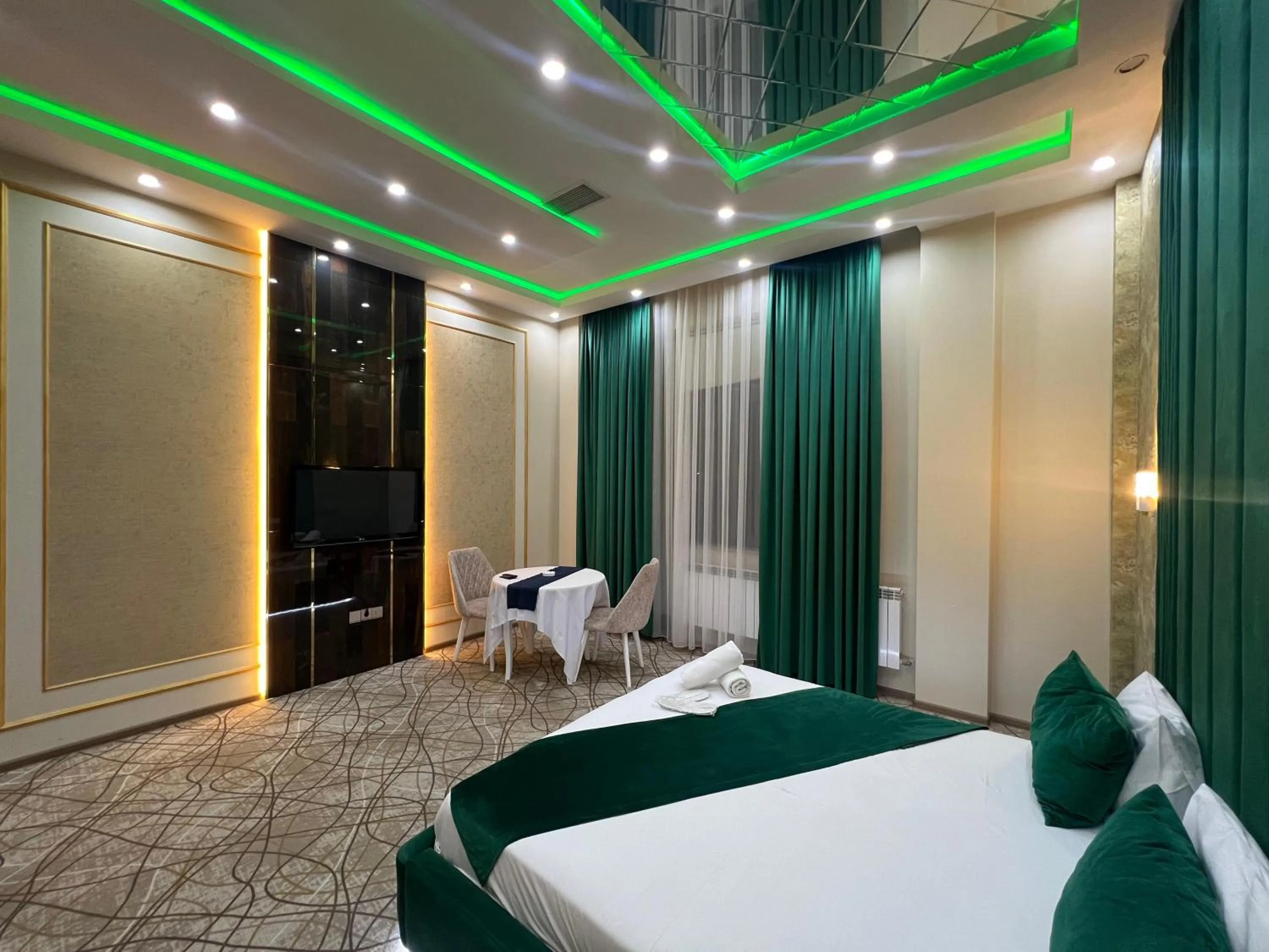 Bedroom, Bed in Royal Mansion Hotel