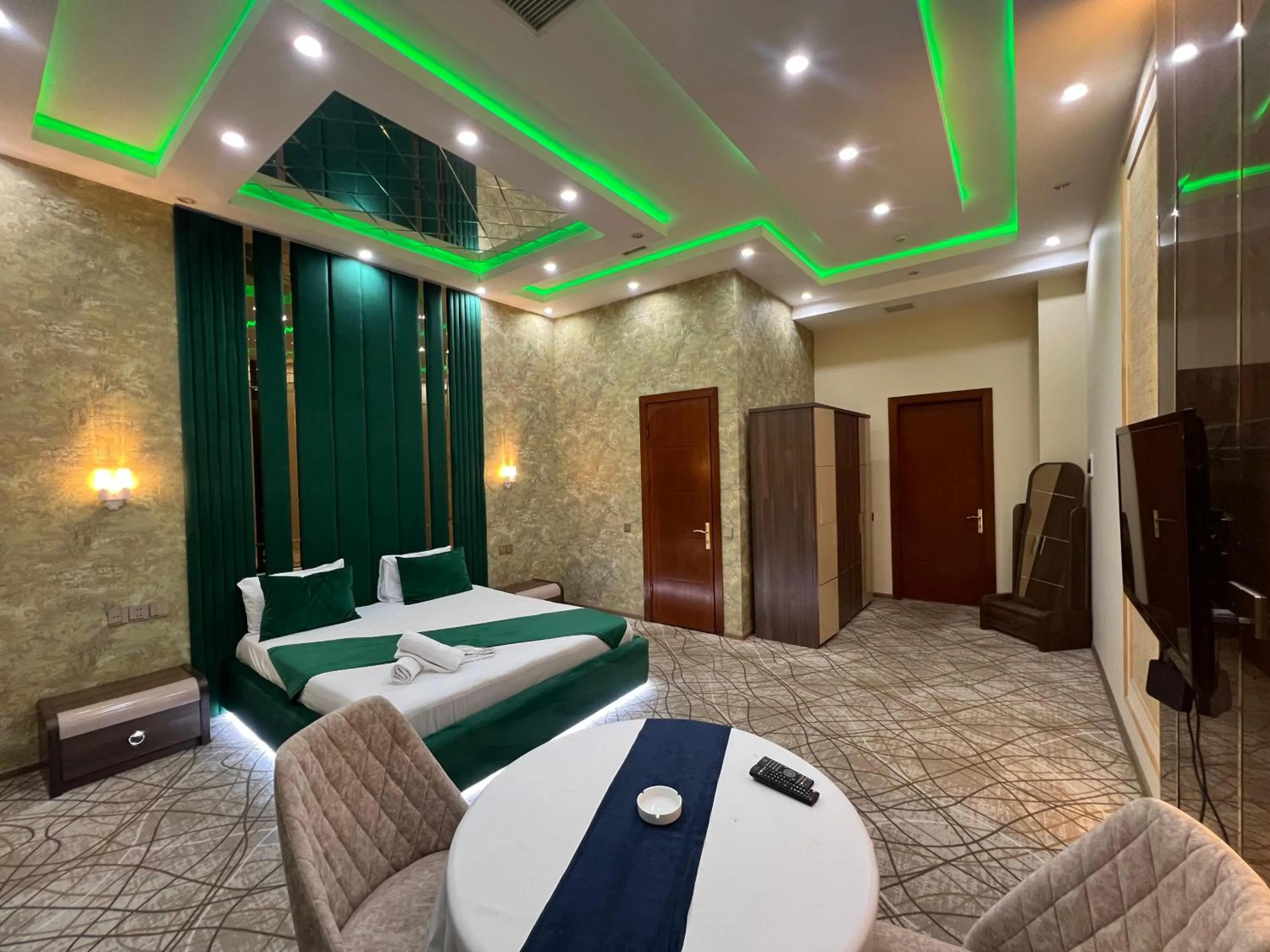 Photo of the whole room, Bed in Royal Mansion Hotel