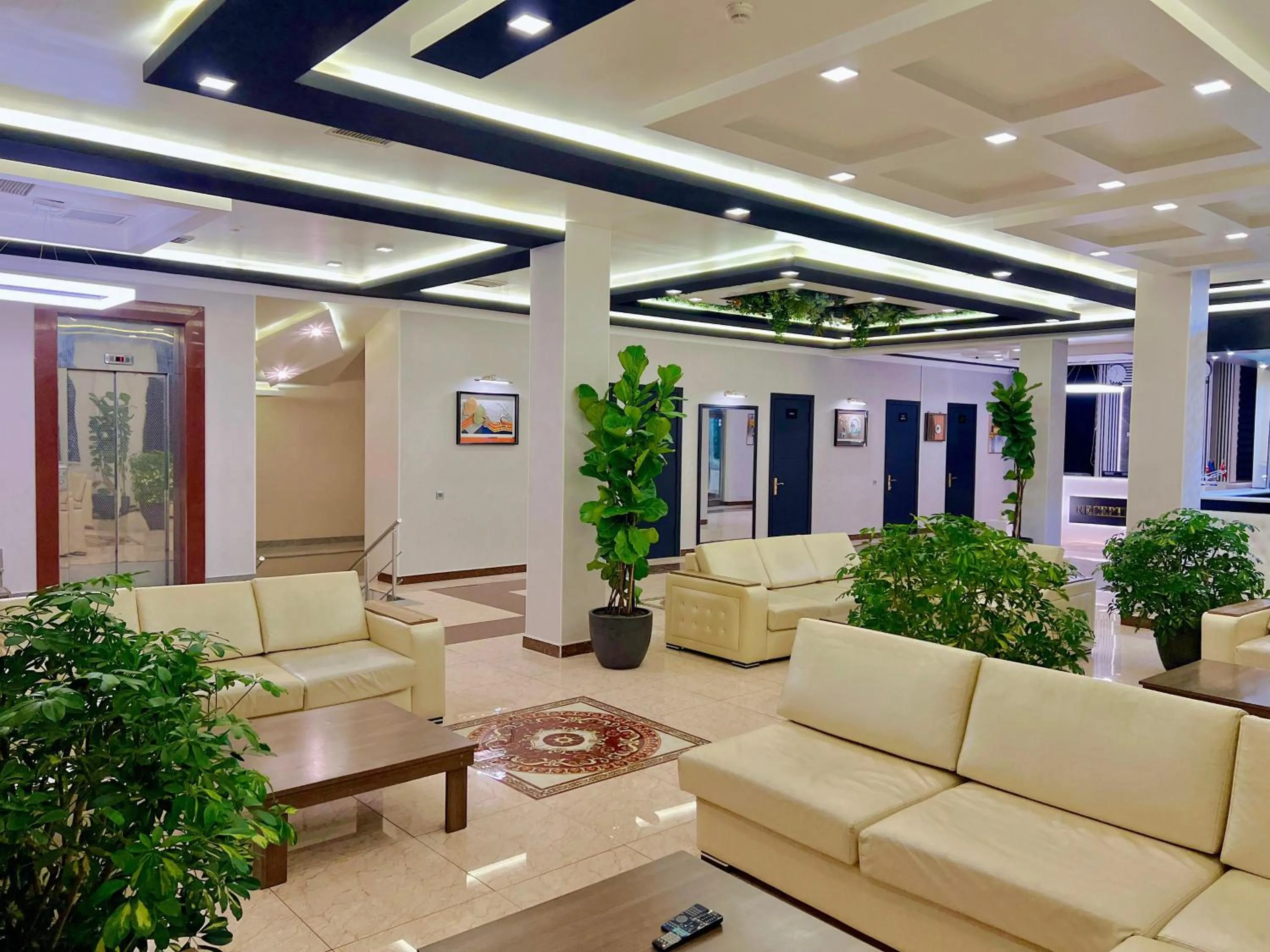 Lobby or reception in Royal Mansion Hotel