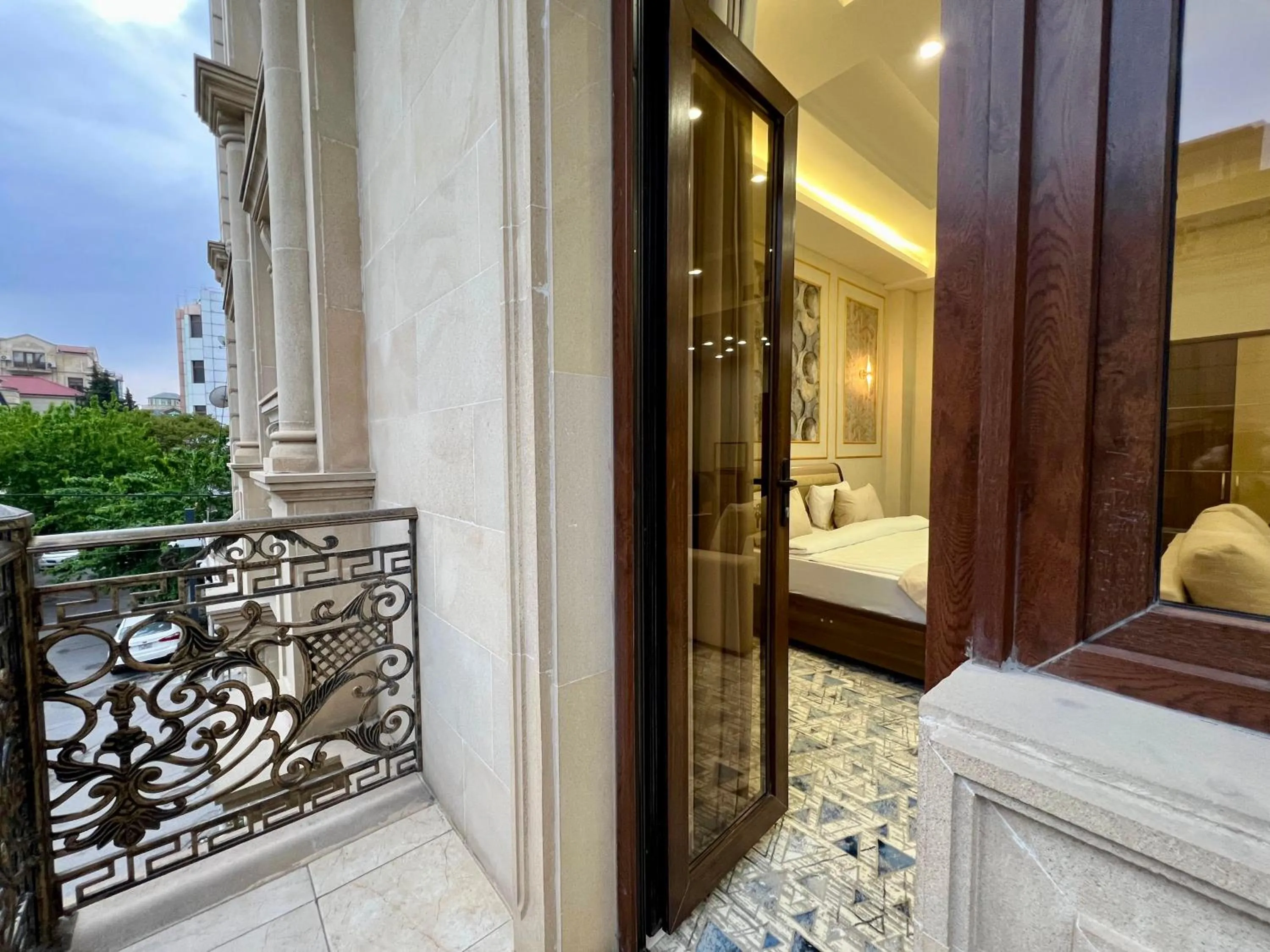 Balcony/Terrace in Royal Mansion Hotel