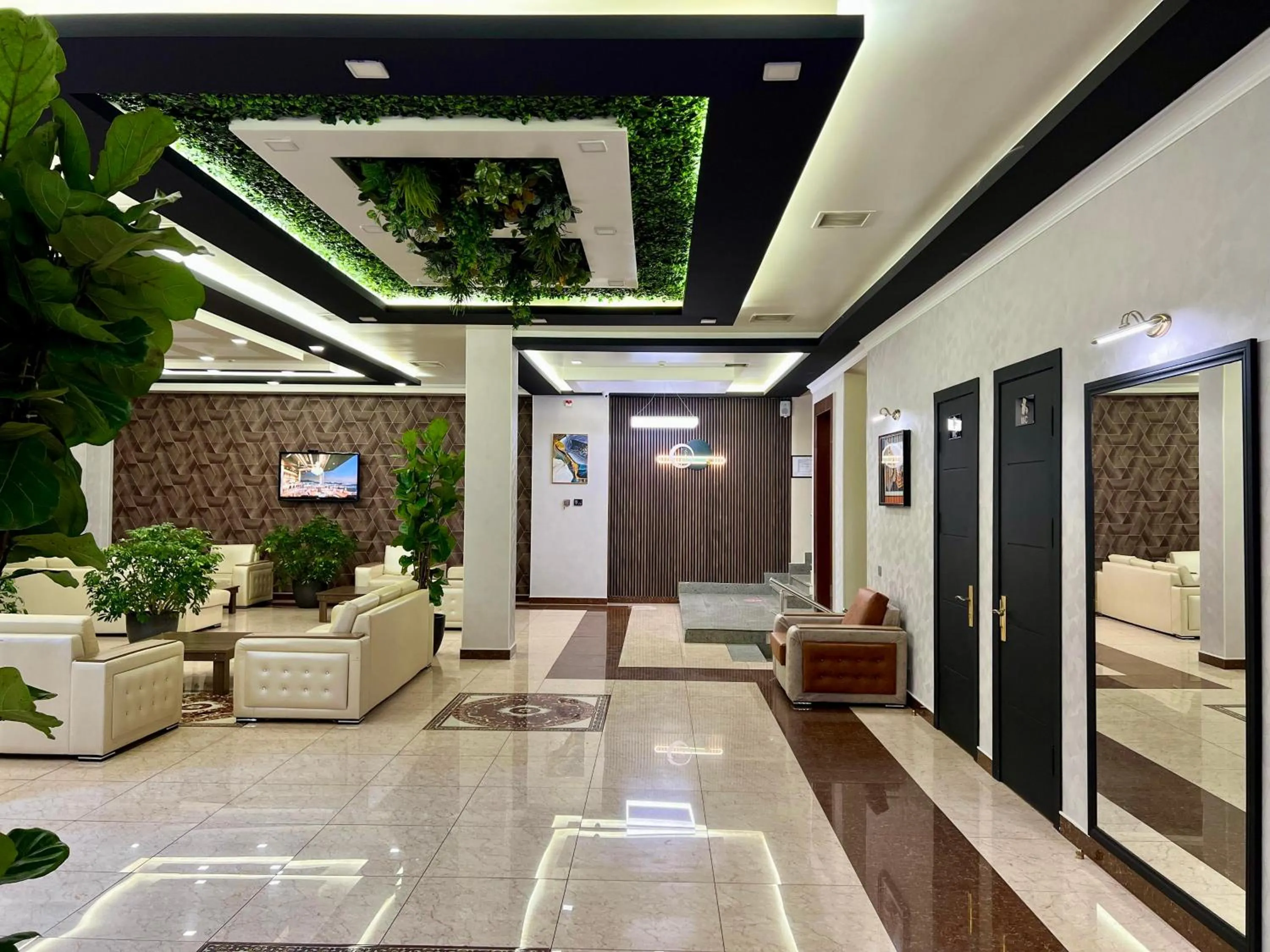 Lobby or reception in Royal Mansion Hotel