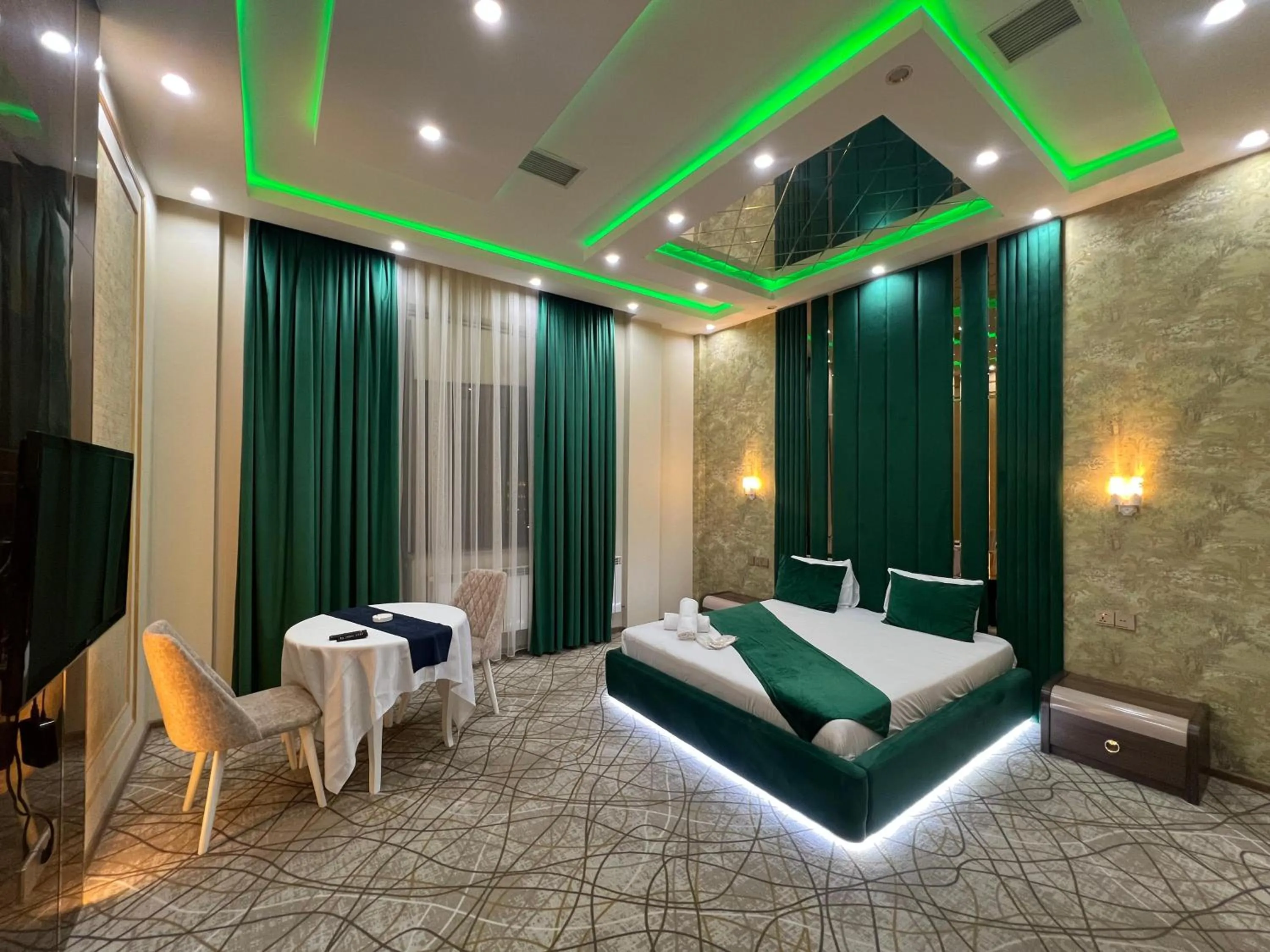 Bedroom, Bed in Royal Mansion Hotel