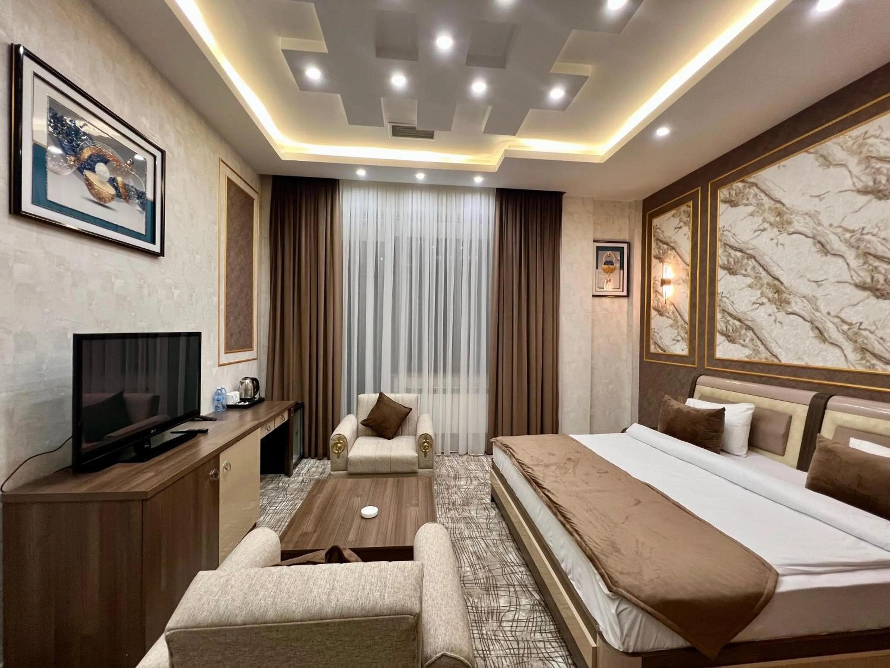 Seating area, Bed in Royal Mansion Hotel